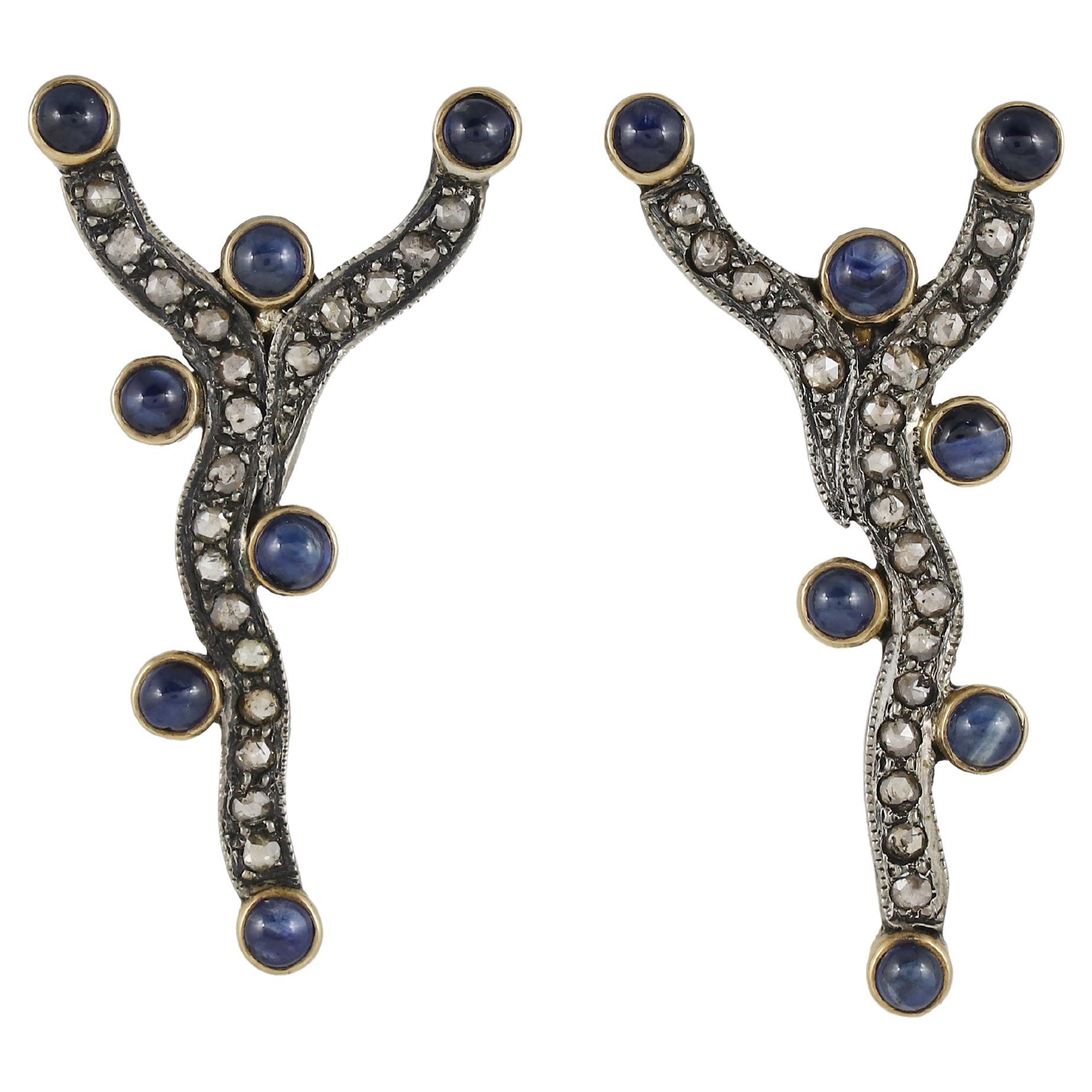 Boucles d
oreilles victoriennes en argent et or ornées de saphirs bleus en vente