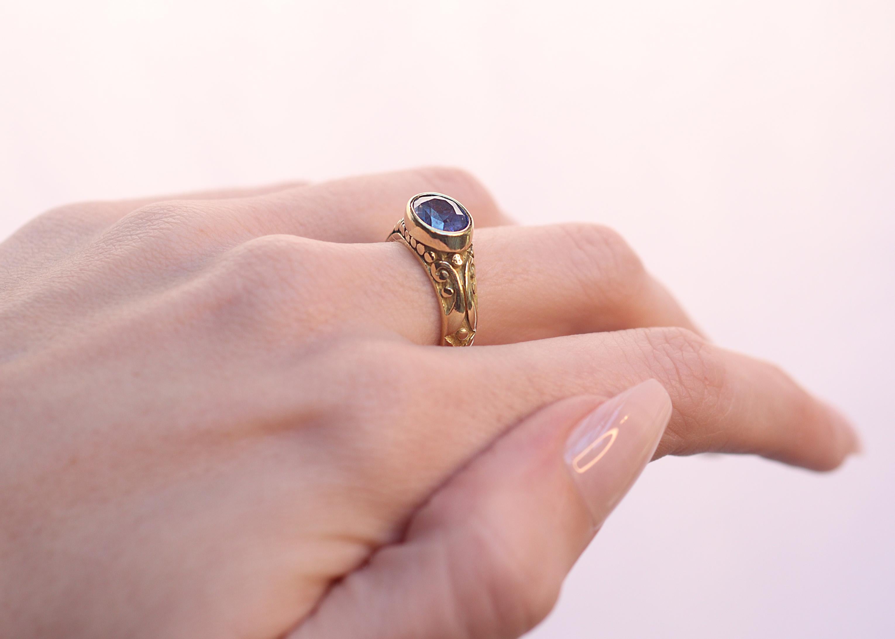 Blauer Saphir Vintage 18k Gold Ring im Angebot 2