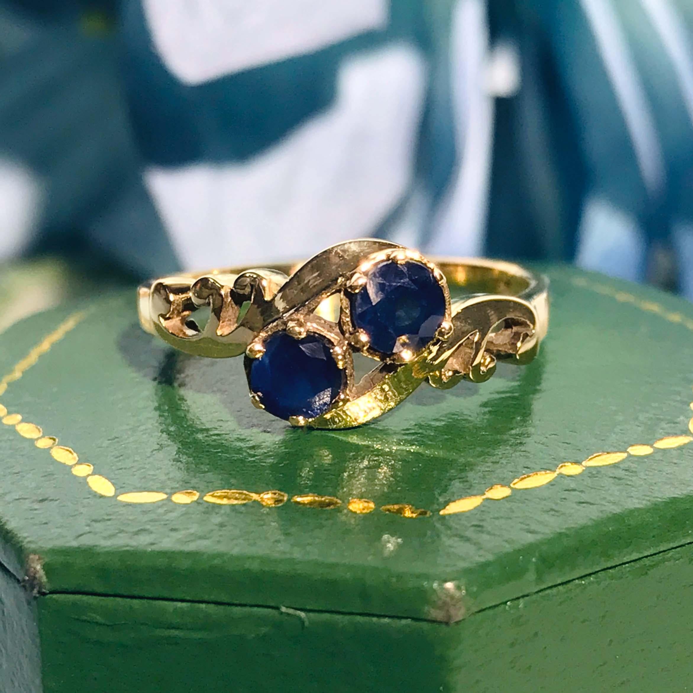 Blue Sapphire Vintage Style Two Stone Ring in Solid 14K Yellow Gold For Sale 1