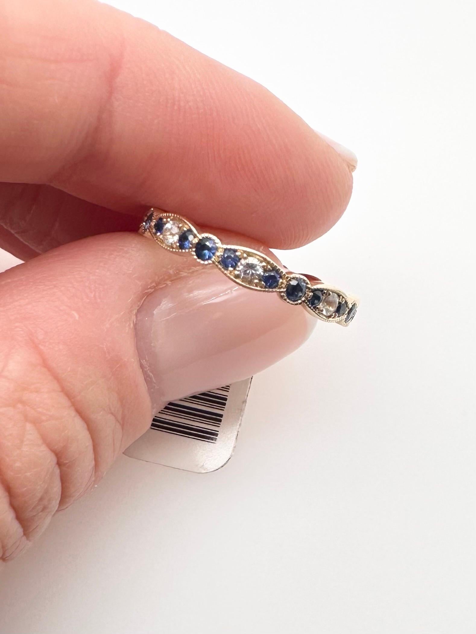 Round Cut Blue sapphire wedding band 14KT yellow gold  For Sale
