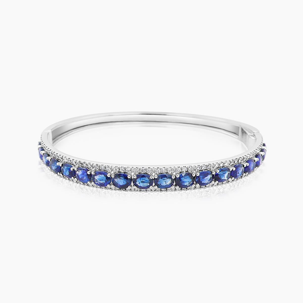 Blue Sapphire White Diamond 18K White Gold Chic Bangle Bracelet In New Condition For Sale In Oakton, VA