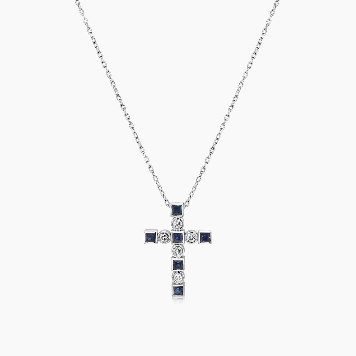 Taglio misto Collana con ciondolo a croce in oro bianco 18 carati con zaffiro blu e diamanti bianchi in vendita