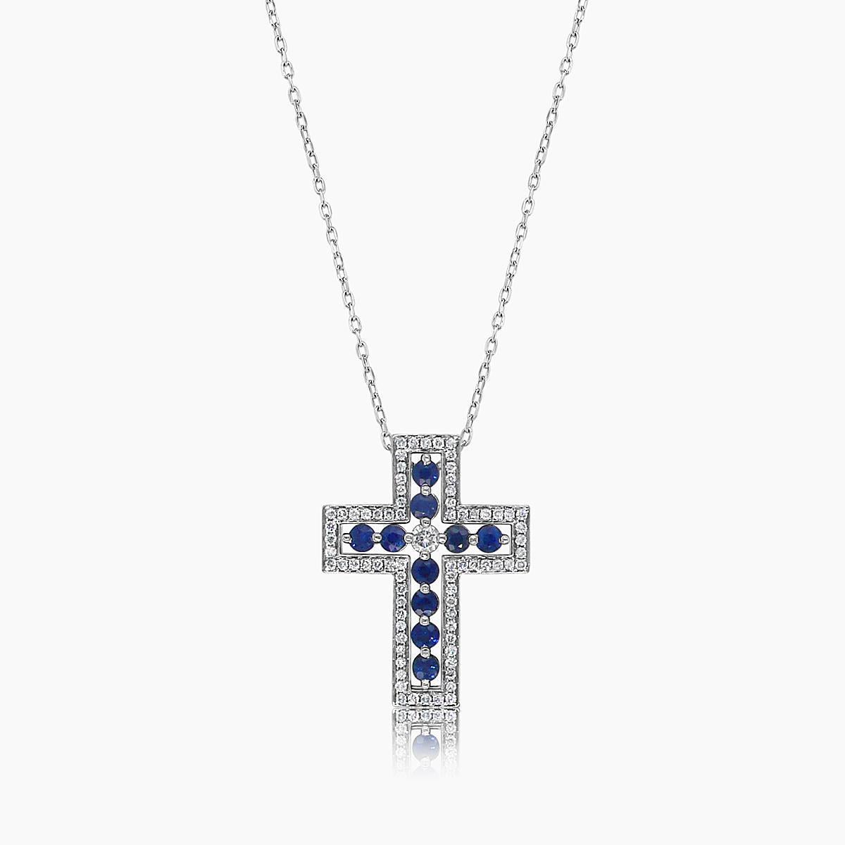 Taglio misto Collana con ciondolo a croce in oro bianco 18 carati con zaffiro blu e diamanti bianchi in vendita