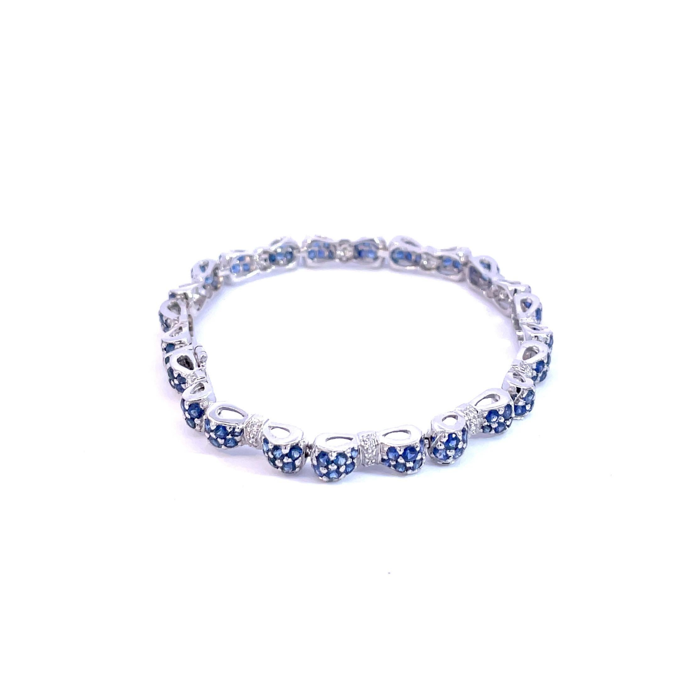 Blue Sapphire & White Diamond Bow Tie Bracelet in 18 Karat White Gold  In New Condition For Sale In Westmount, CA