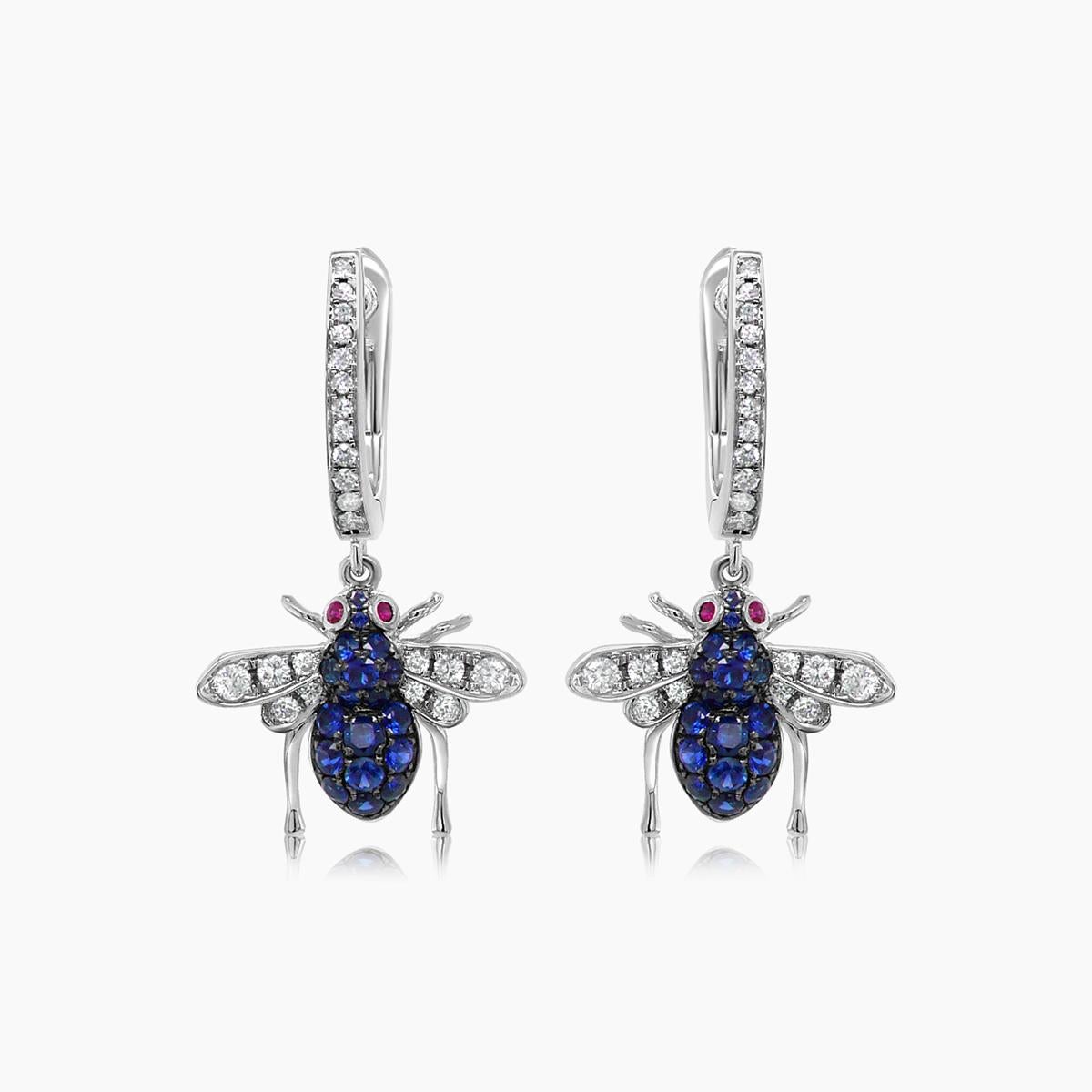 Blauer Saphir & weißer Diamant Pave Bee 18K Weißgold Statement-Tier-Ohrringe im Zustand „Neu“ im Angebot in Oakton, VA