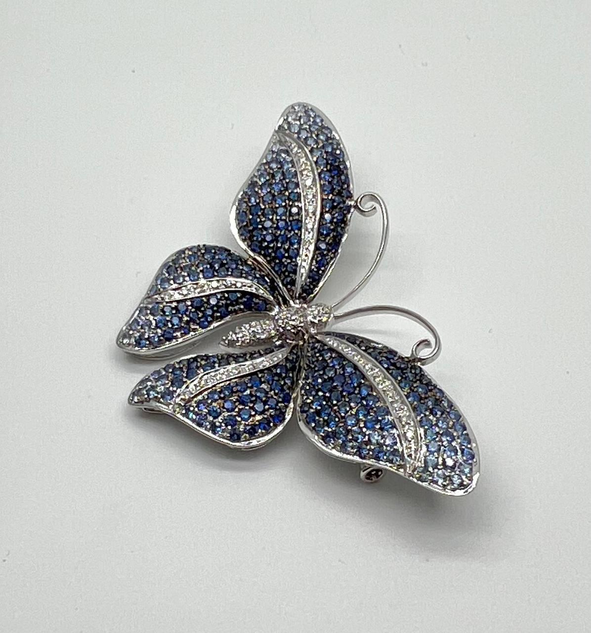 Mixed Cut Blue Sapphire & White Diamond Pave Butterfly 18 Karat White Gold Brooch Pin For Sale