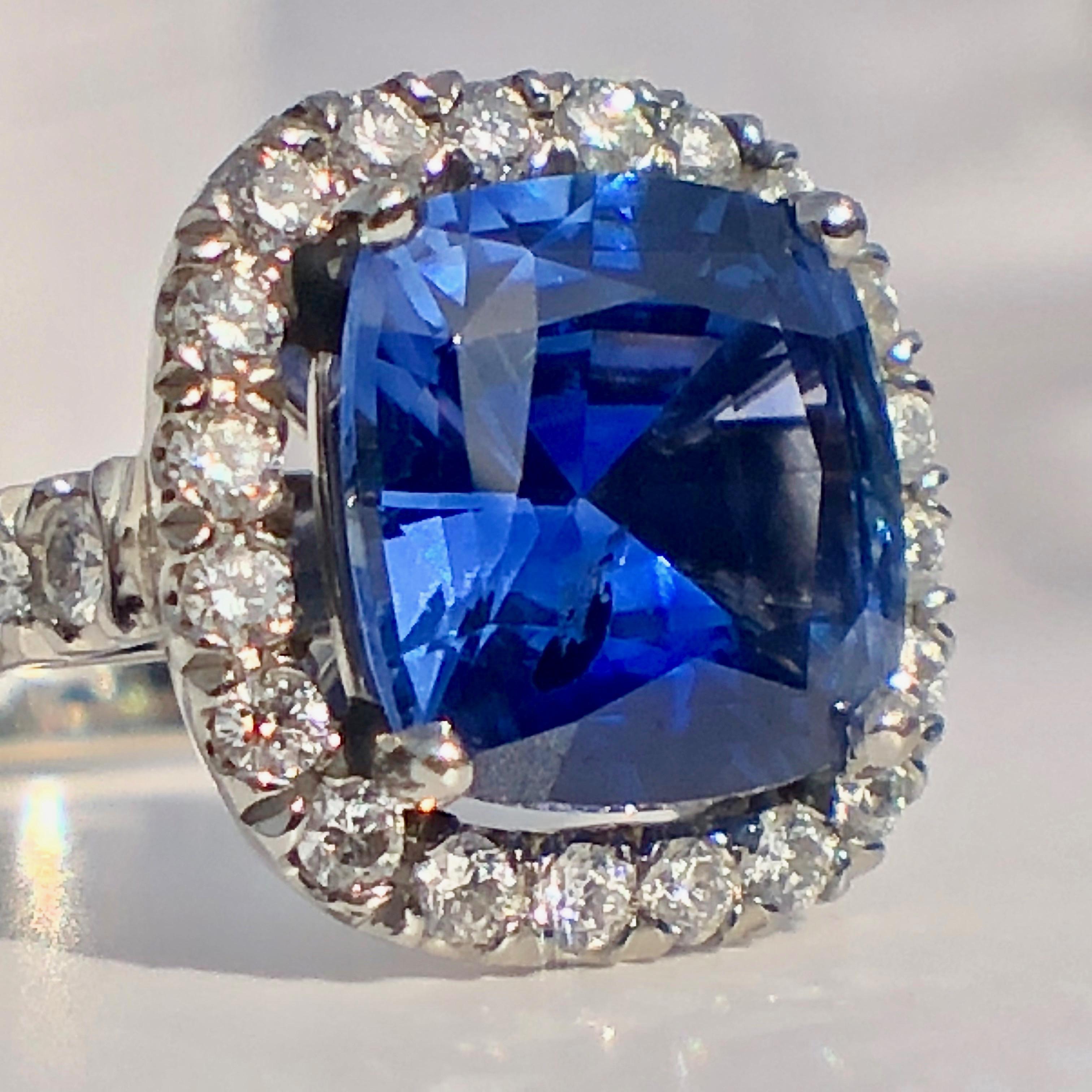 Women's Blue Sapphire White Diamond Platinum Engagement Round Brilliant Cut Halo Ring