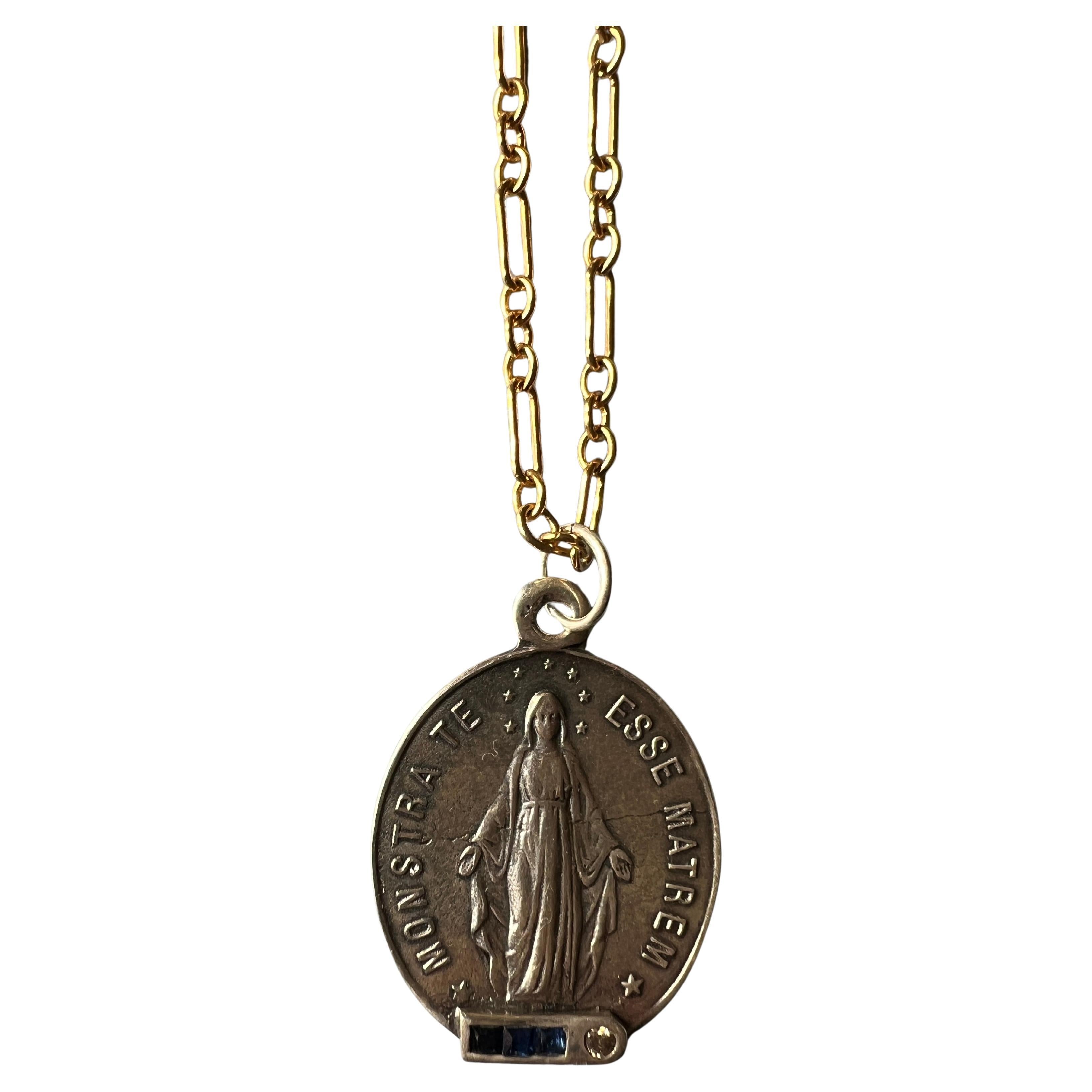 Blue Sapphire White Diamond Virgn Marie Medal in Silver och a Gold Filled/Gold Plated Chain Necklace

Designer: J DAUPHIN 

Blue sapphire is recognized for its ability to enhance clarity of thought and deepen spiritual insight. It is believed to