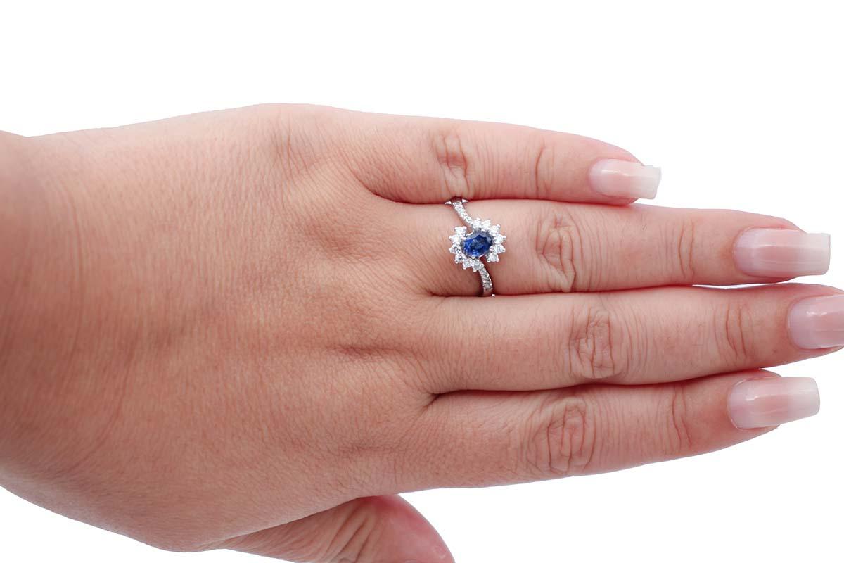 Blue Sapphire, White Diamonds, 18 Karat White Gold Engagement Ring In New Condition In Marcianise, Marcianise (CE)
