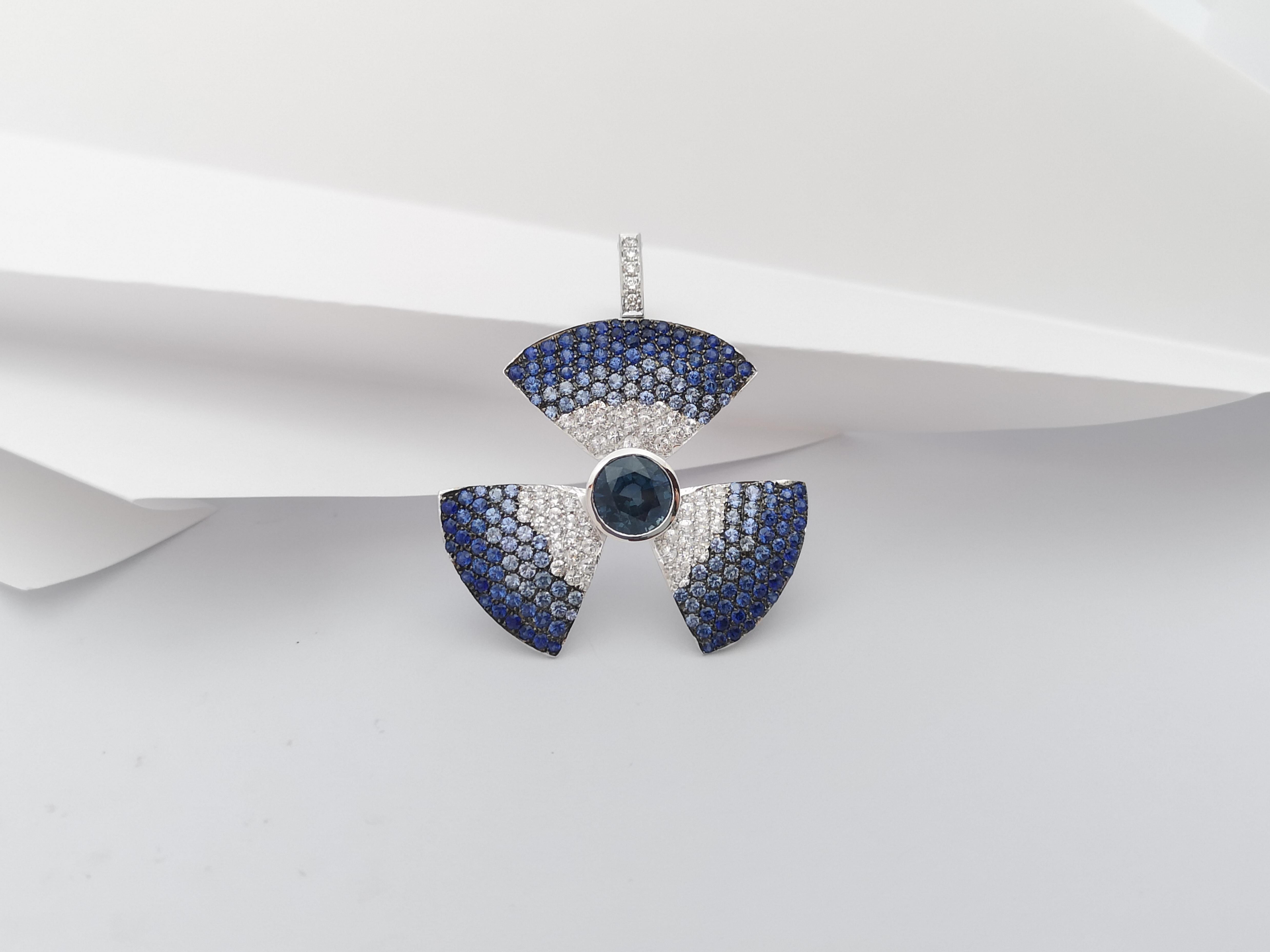 Blue Sapphire, White Sapphire and Diamond Pendant 18 Karat White Gold Settings In New Condition For Sale In Bangkok, TH