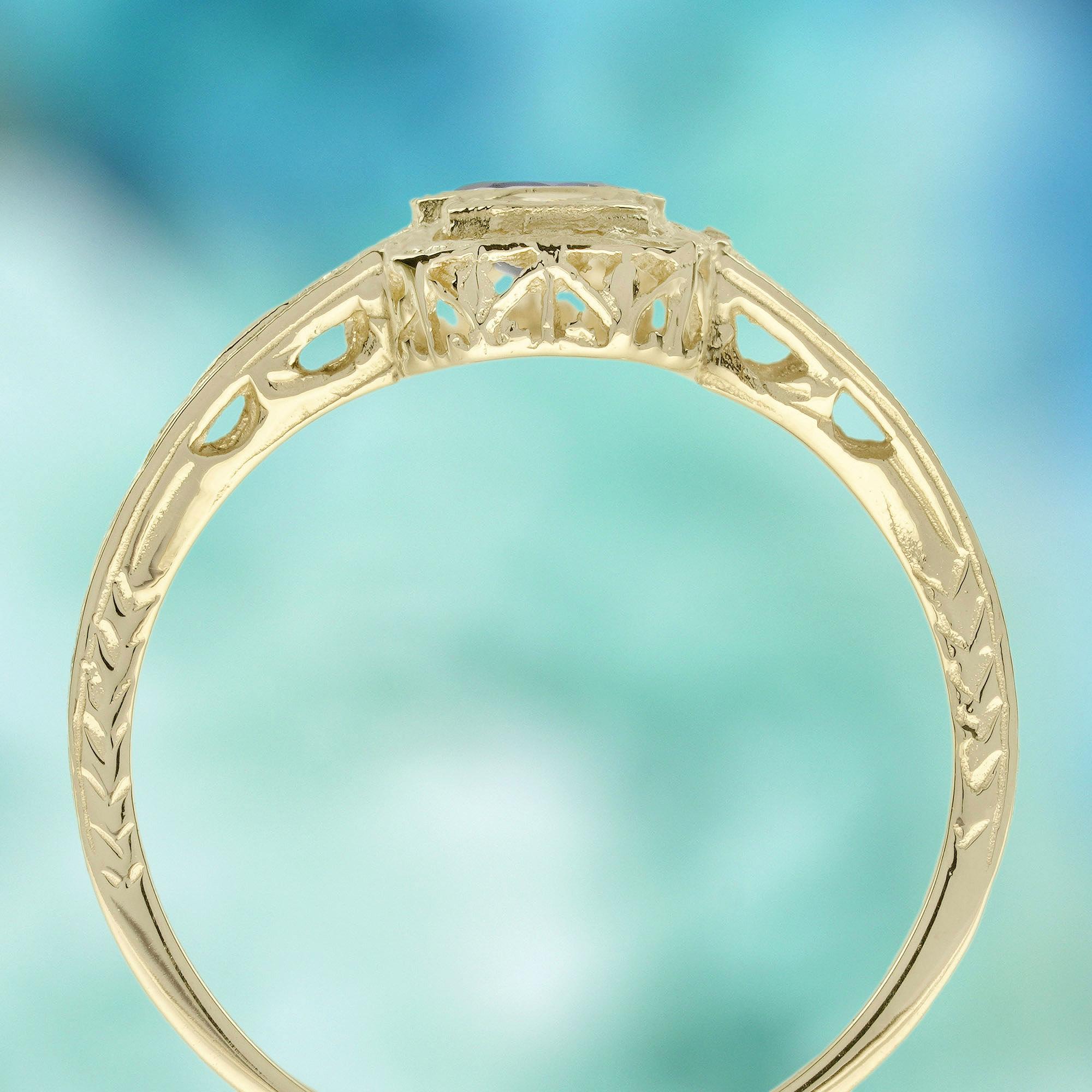 Zafiro azul Zafiro blanco Anillo de tres piedras estilo vintage en oro macizo de 9 quilates en Nuevo estado para la venta en Bangkok, TH