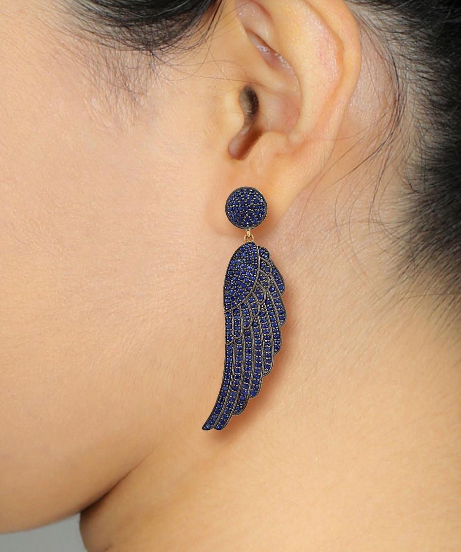 It comes with the Gemological Appraisal by GIA GG/AJP
All Gemstones are Natural
Blue Sapphires = 6.93 Carats
Metal: 18K Yellow Gold, Sterling Silver
Dimensions: 70 x 18 mm