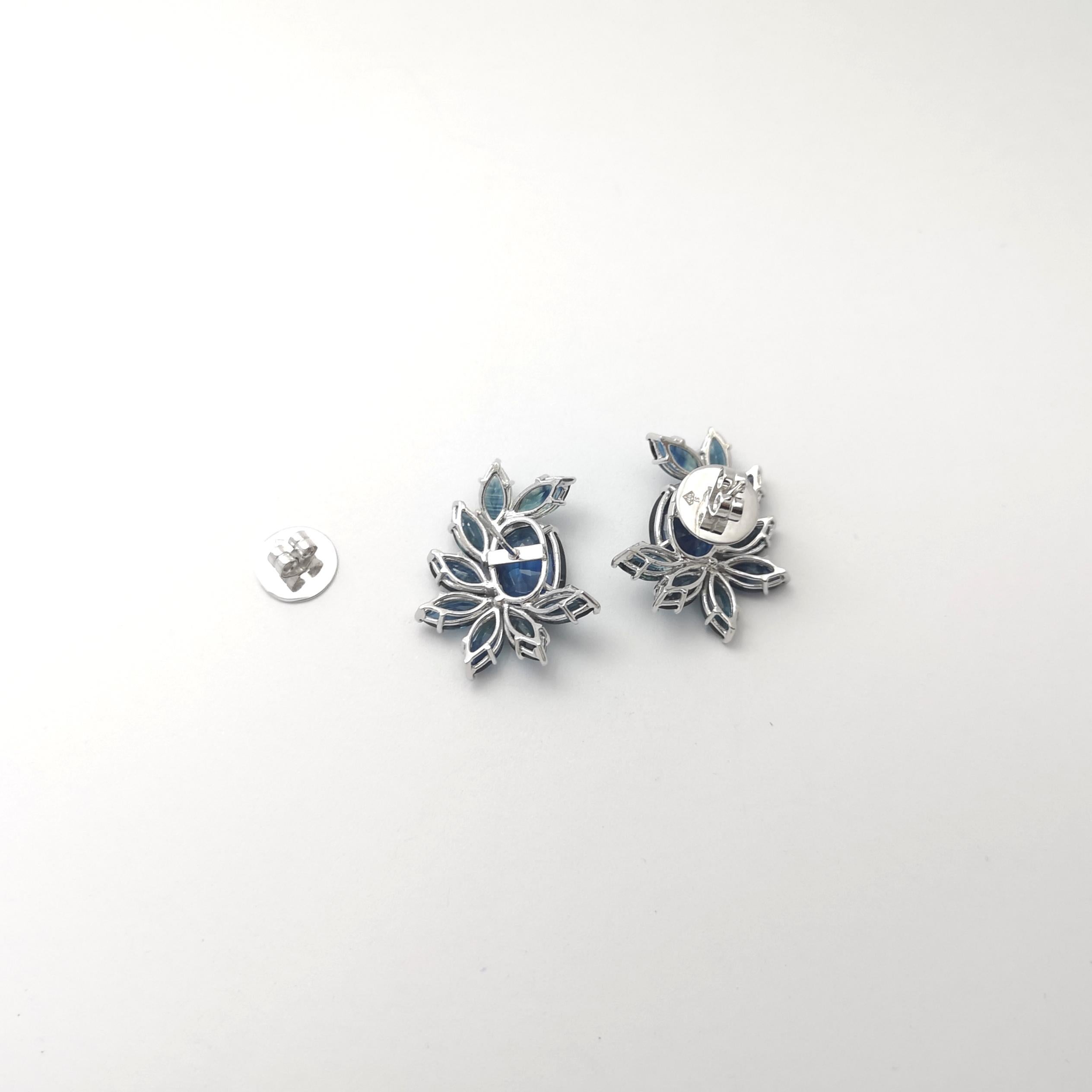 Orecchini con zaffiro blu e zaffiro blu con montatura in oro bianco 18K in vendita 1