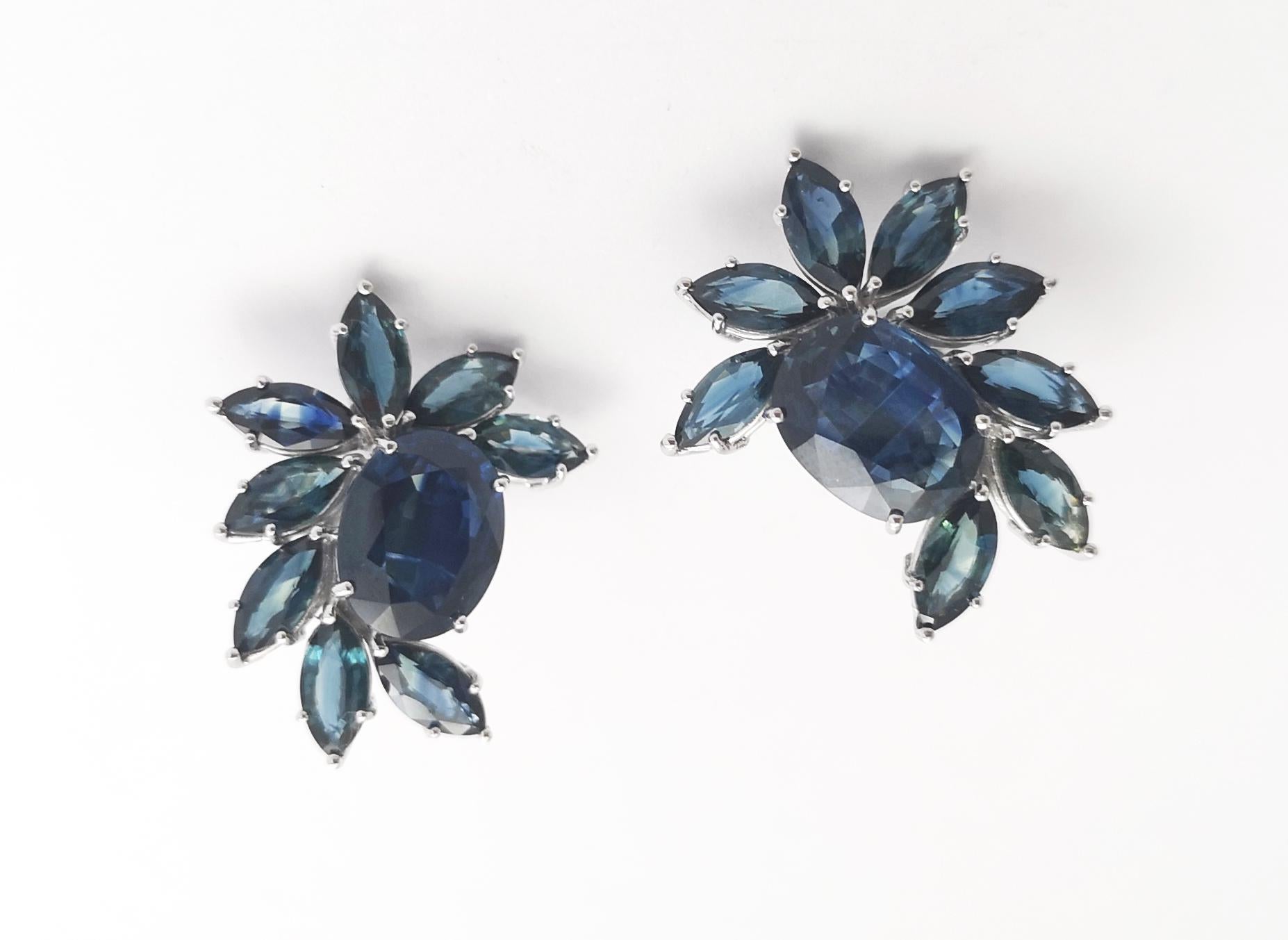 Orecchini con zaffiro blu e zaffiro blu con montatura in oro bianco 18K in vendita 2