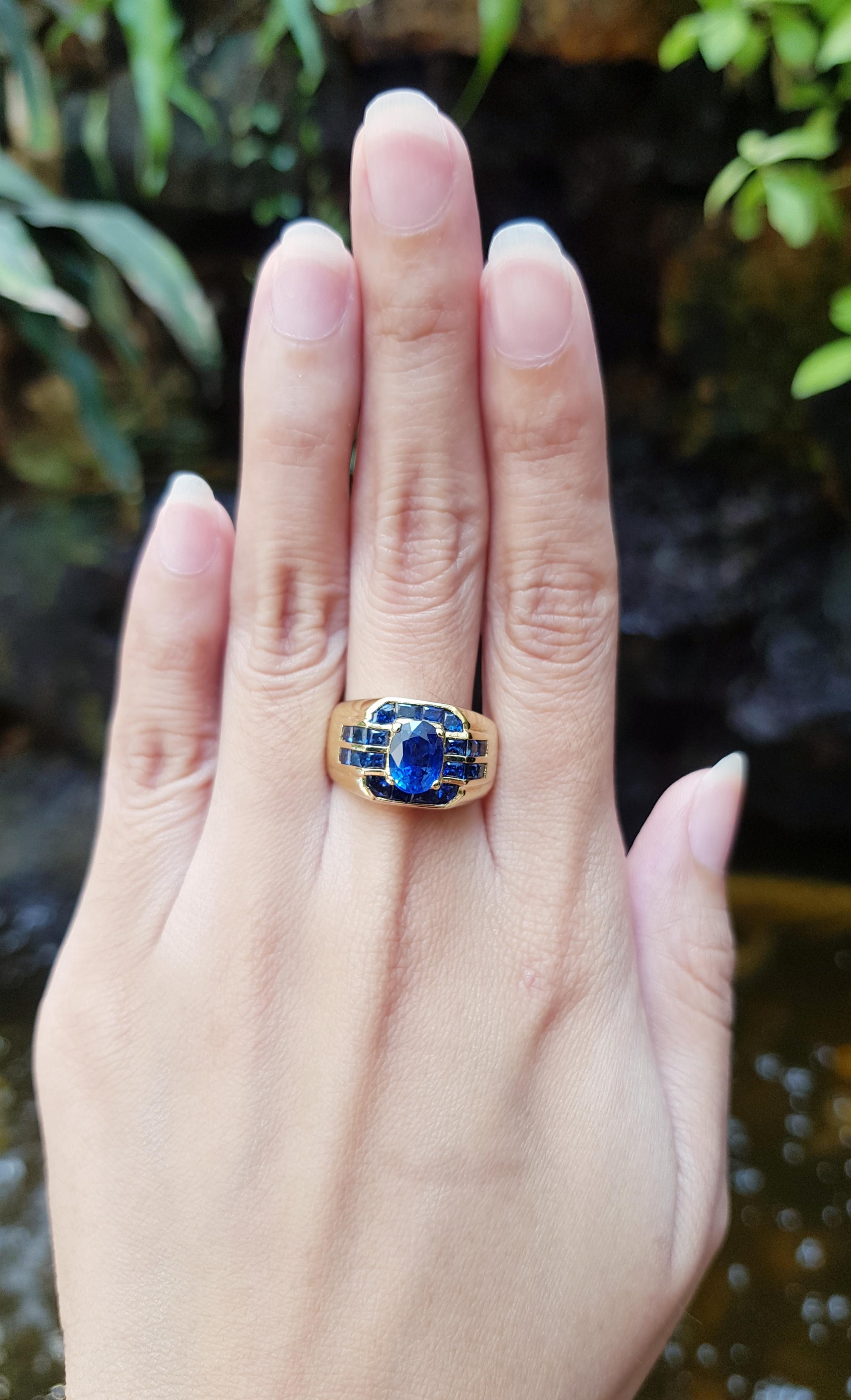 Mixed Cut Blue Sapphire with Blue Sapphire Ring Set in 18 Karat Gold Settings For Sale
