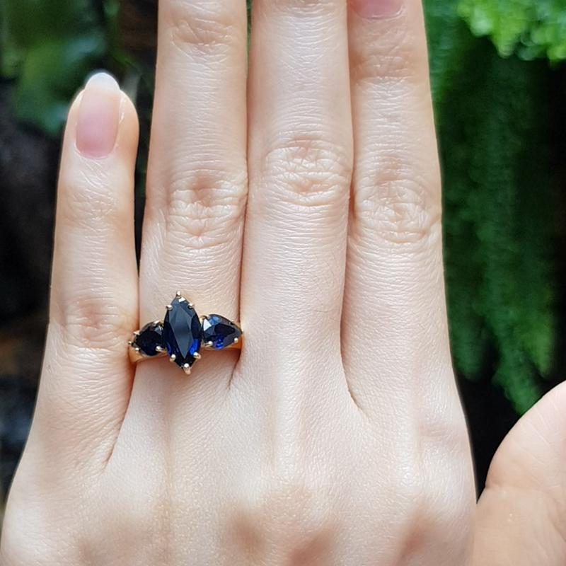 Bague en or 18 carats avec saphirs bleus en vente 2