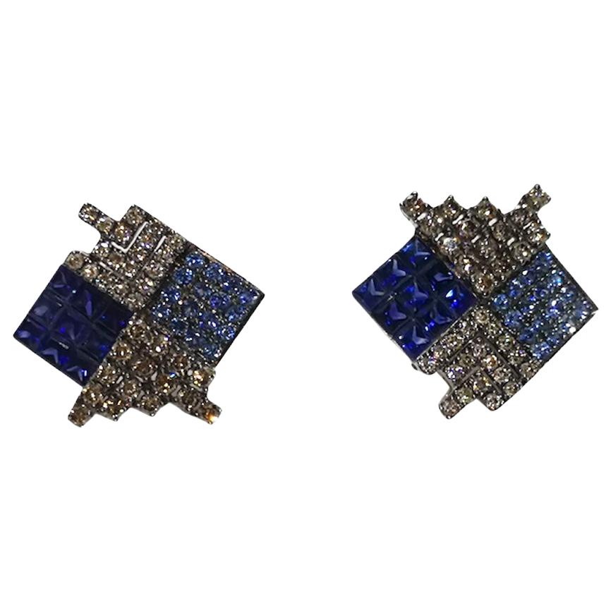 Boucles d'oreilles en or blanc 18 carats serties de saphirs bleus et de diamants bruns