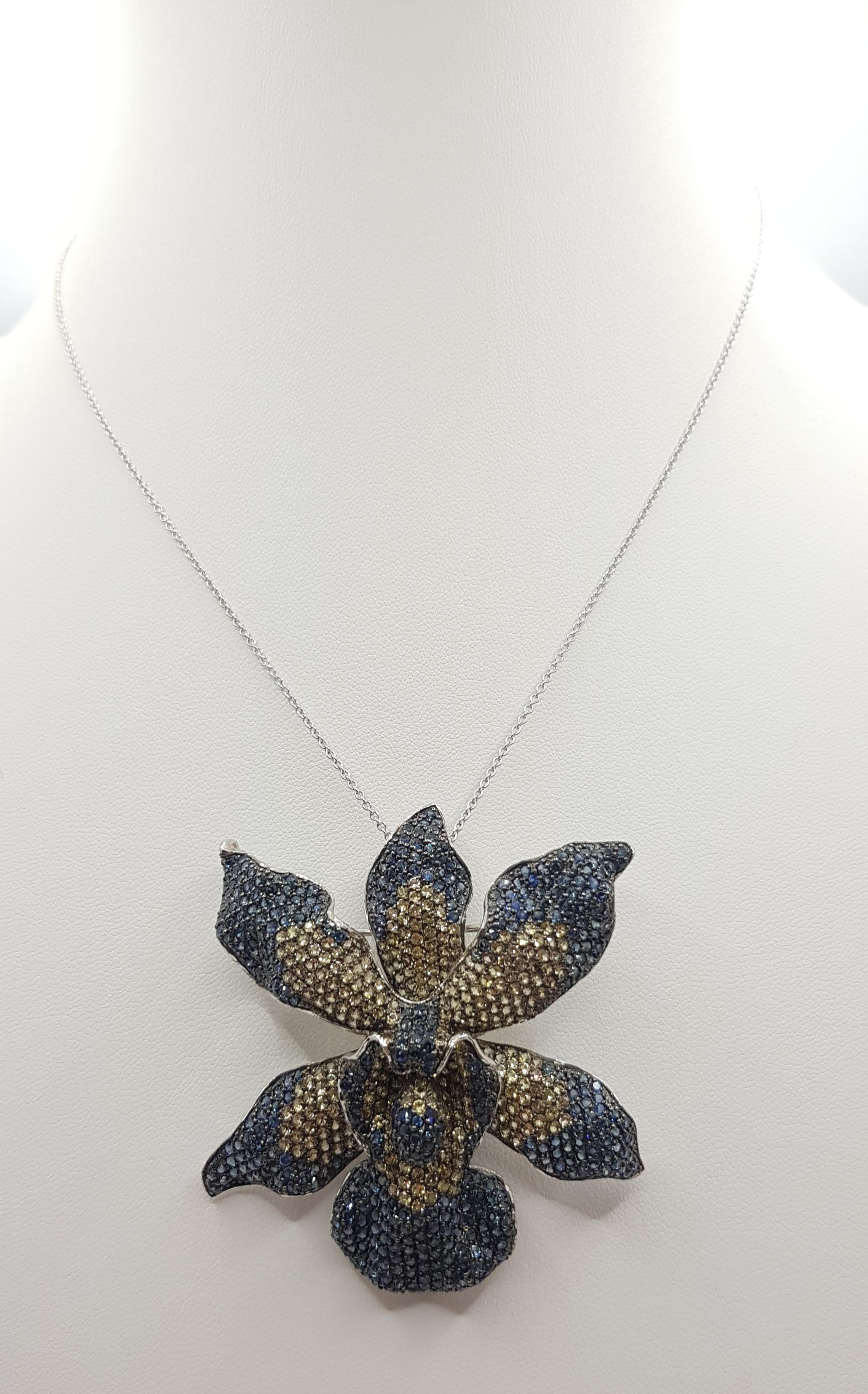 Blauer blauer Saphir mit braunem Saphir Orchideenbrosche/Anhänger in Silberfassung (Zeitgenössisch) im Angebot