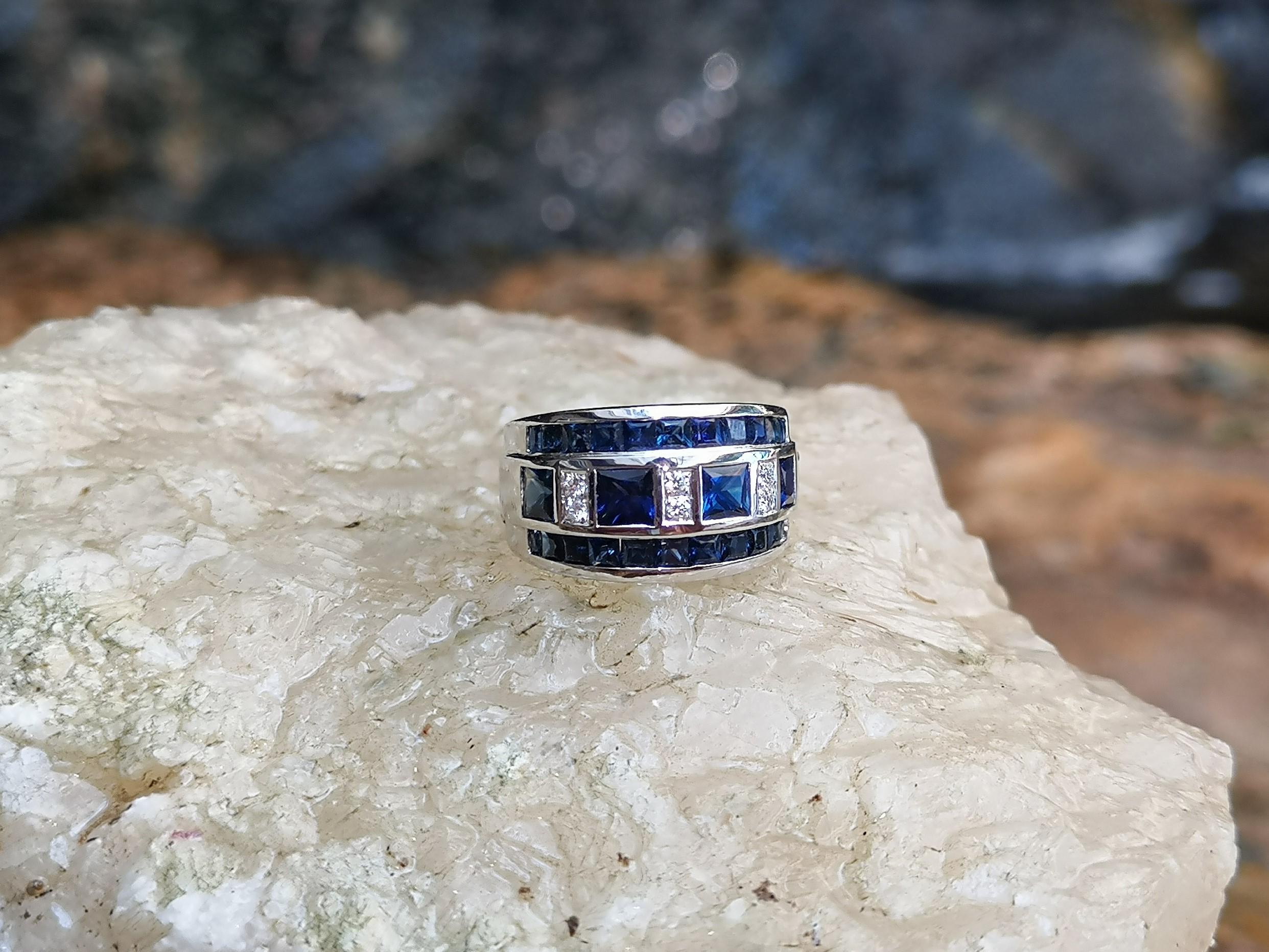 Blue Sapphire with Carat Ring Set in 18 Karat White Gold Settings In New Condition For Sale In Bangkok, TH