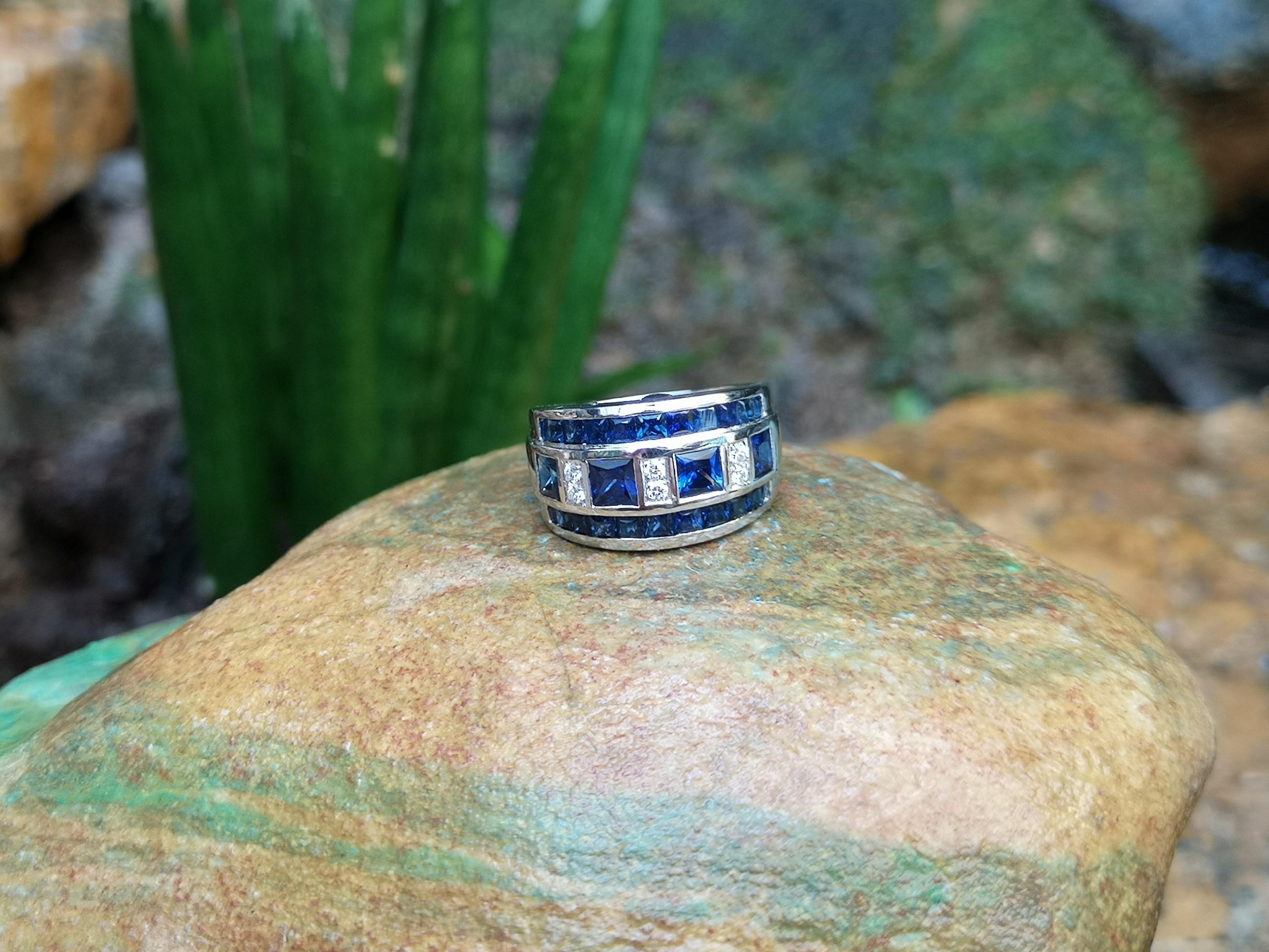 Women's or Men's Blue Sapphire with Carat Ring Set in 18 Karat White Gold Settings For Sale