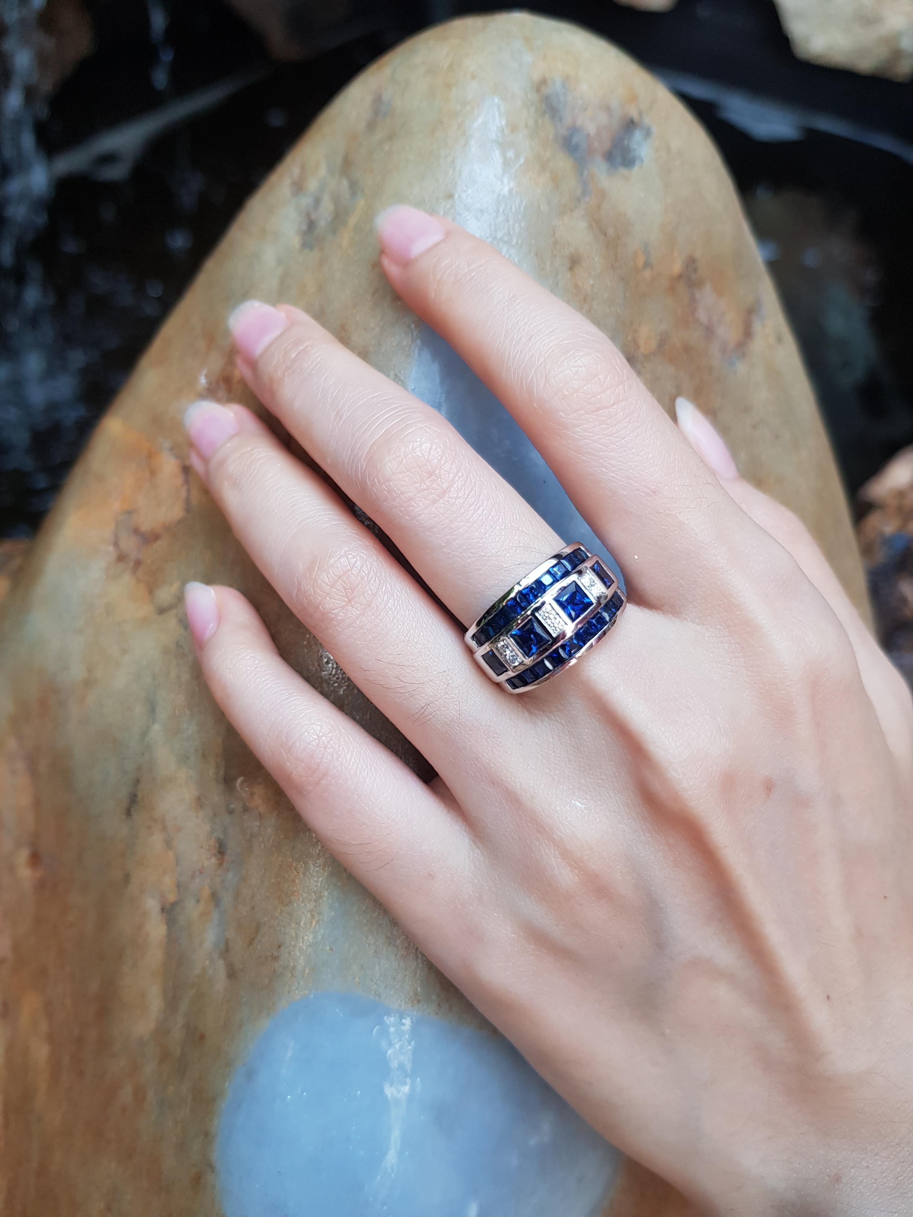 Blue Sapphire with Carat Ring Set in 18 Karat White Gold Settings For Sale 2