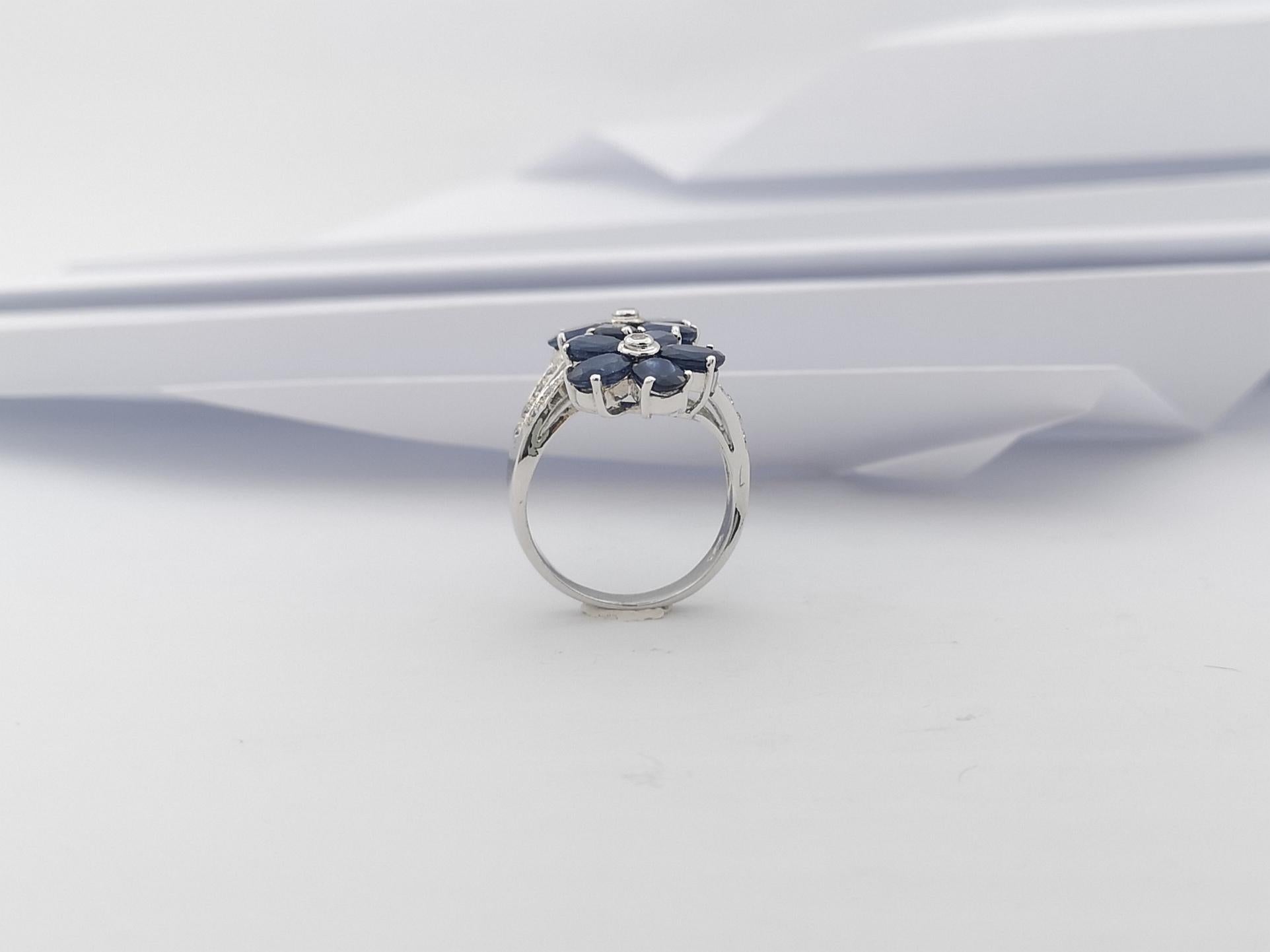 Ring mit blauem Saphir und kubischem Zirkon in Silberfassung im Angebot 7