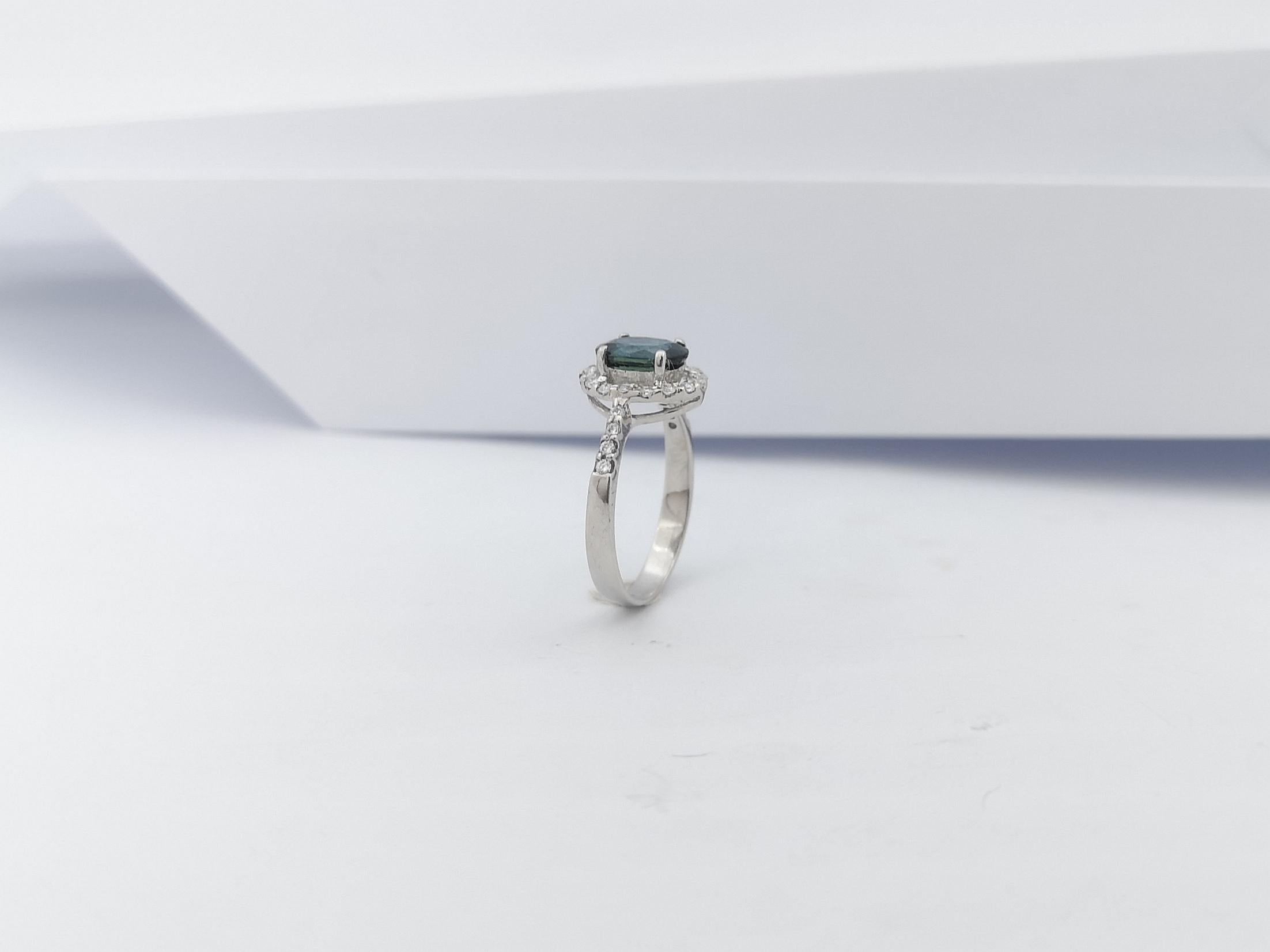 Ring mit blauem Saphir und kubischem Zirkon in Silberfassung im Angebot 10