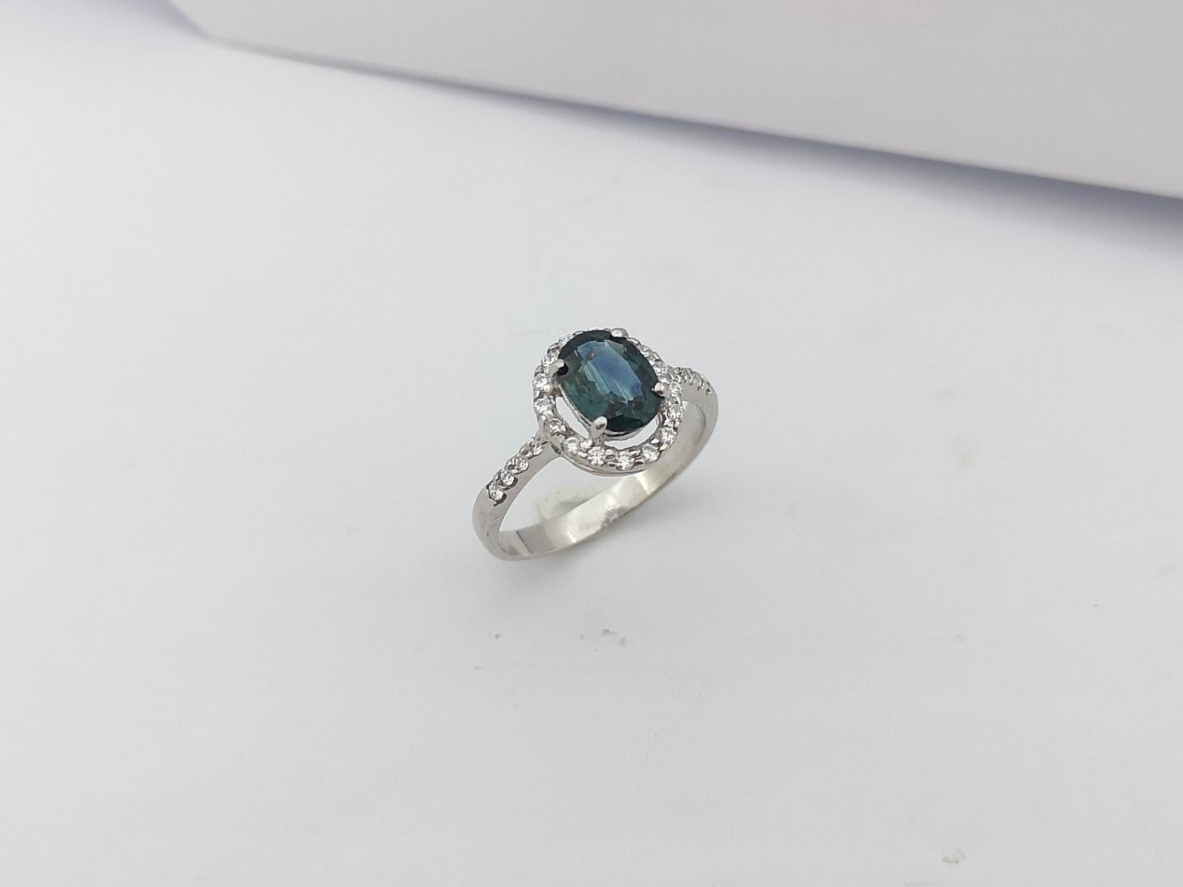 Ring mit blauem Saphir und kubischem Zirkon in Silberfassung im Angebot 11
