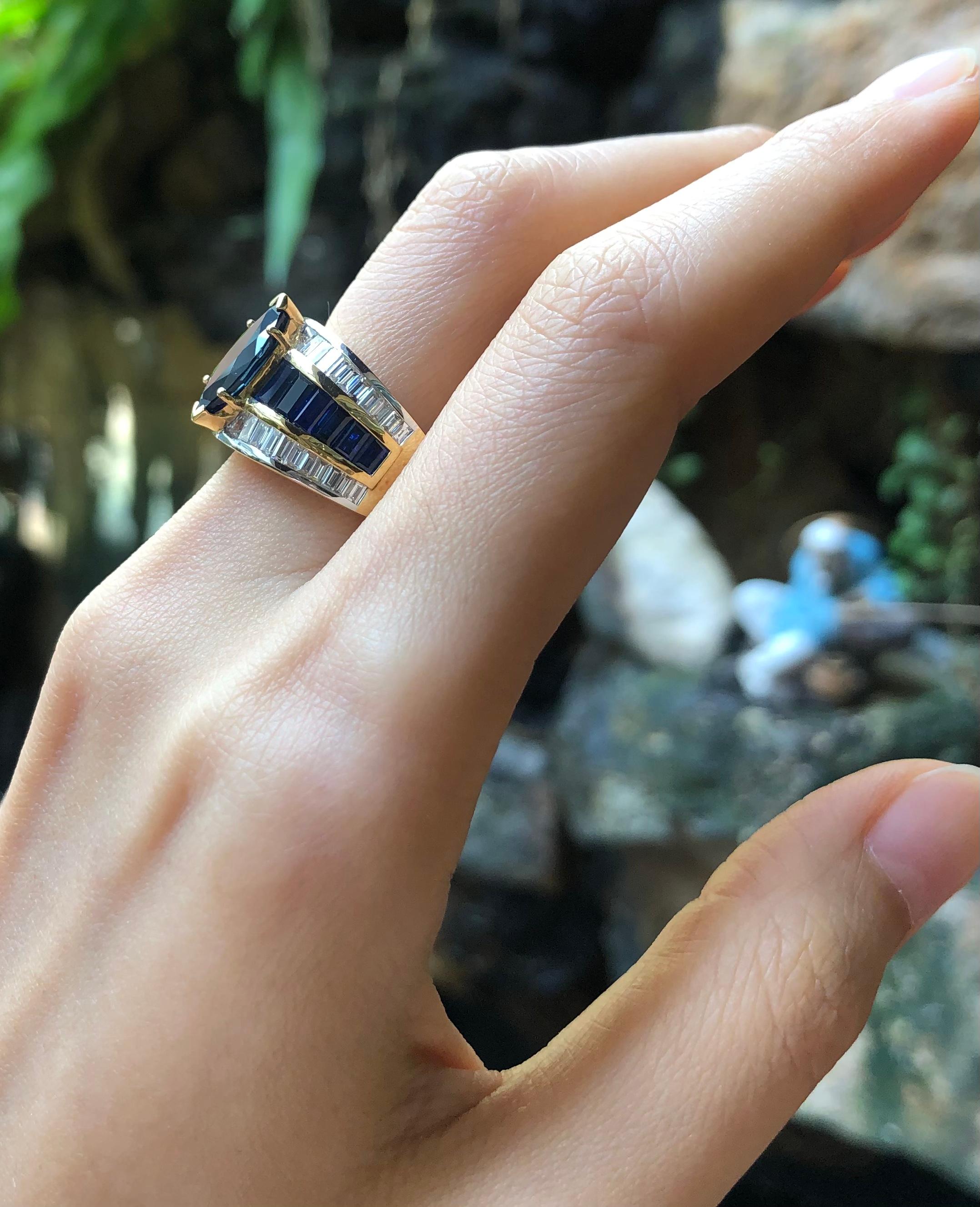 Blue Sapphire with Diamond and Blue Sapphire Ring Set in 18 Karat Gold Settings In New Condition For Sale In Bangkok, TH