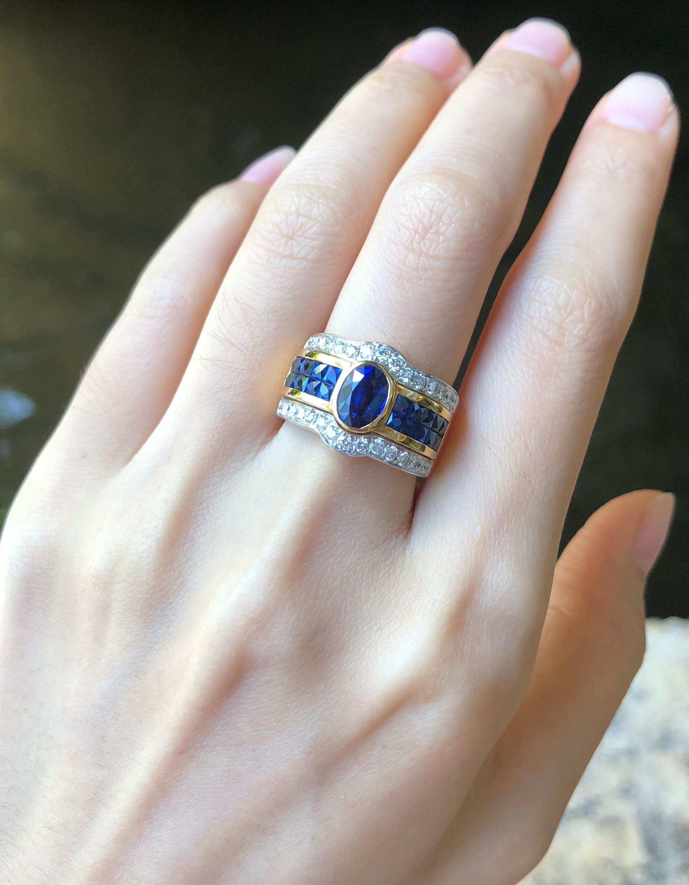 Contemporary Blue Sapphire with Diamond and Blue Sapphire Ring Set in 18 Karat Gold Settings For Sale