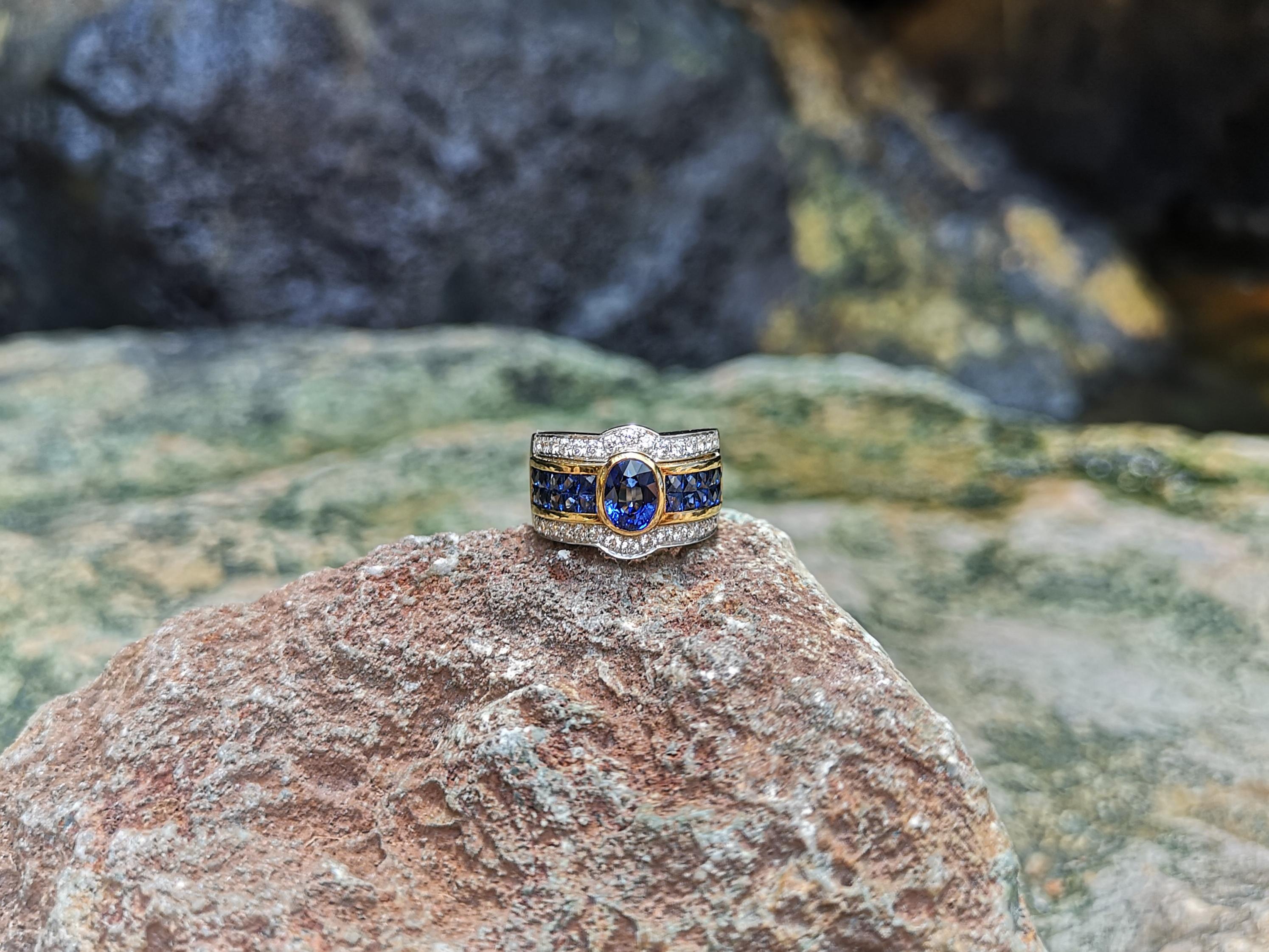 Blue Sapphire with Diamond and Blue Sapphire Ring Set in 18 Karat Gold Settings In New Condition For Sale In Bangkok, TH