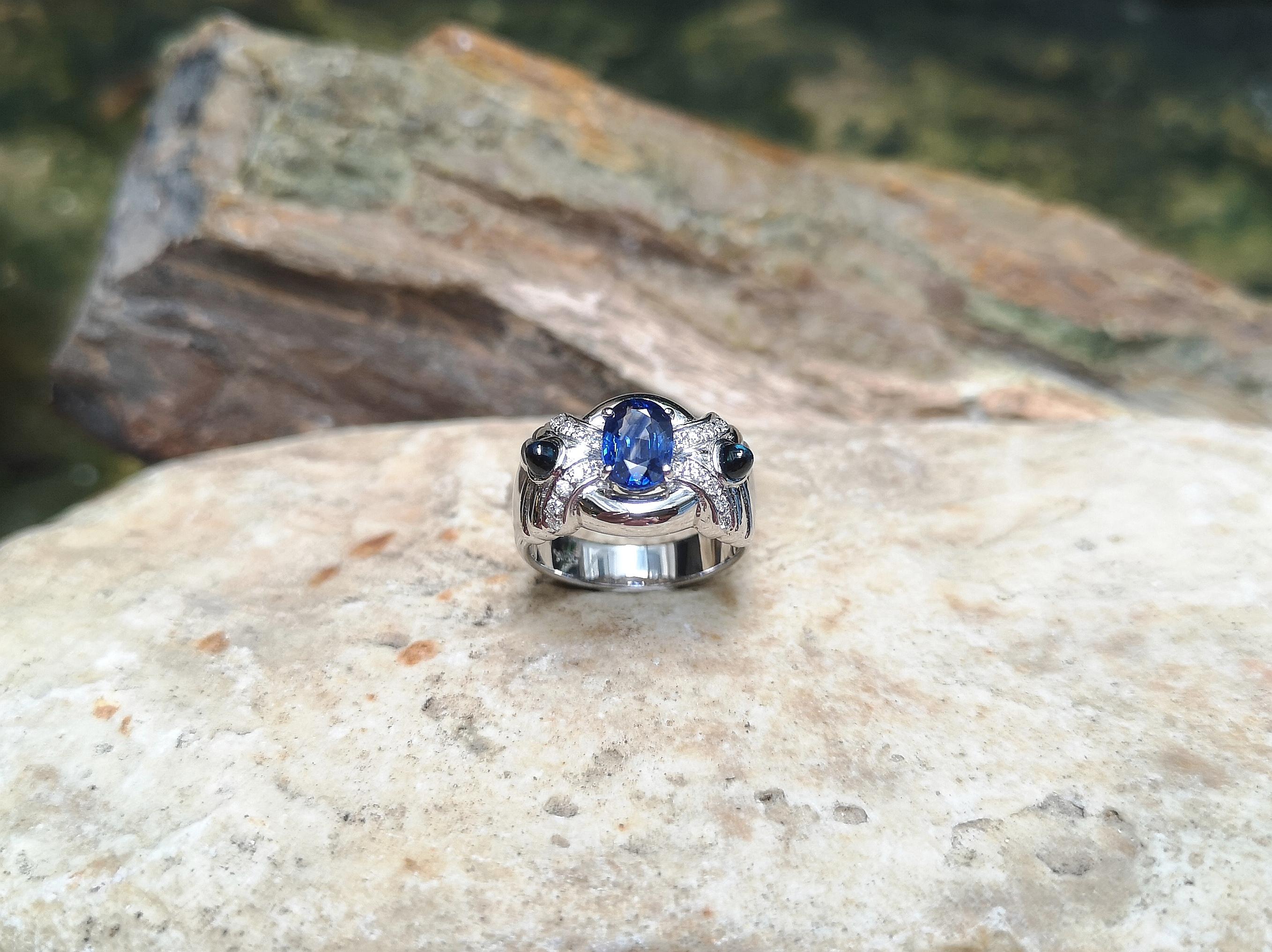 Blue Sapphire with Diamond and Cabochon Blue Sapphire Ring 18 Karat White Gold For Sale 5