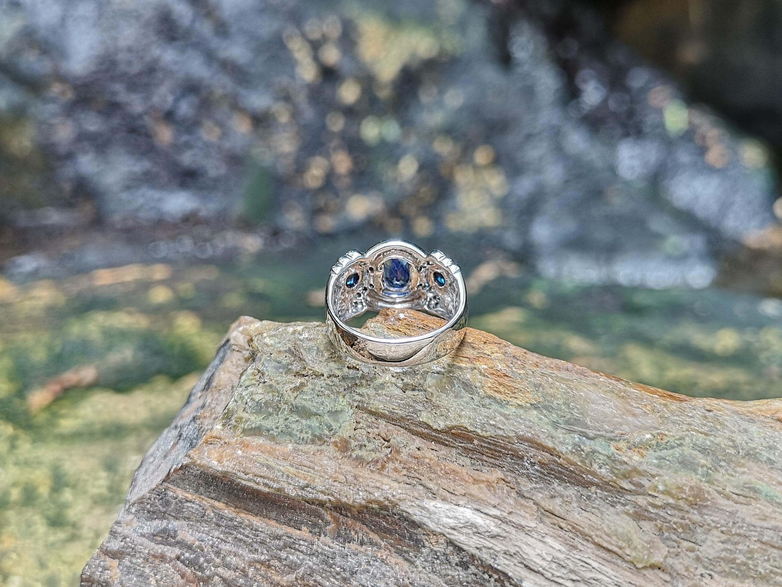 Blue Sapphire with Diamond and Cabochon Blue Sapphire Ring 18 Karat White Gold For Sale 7