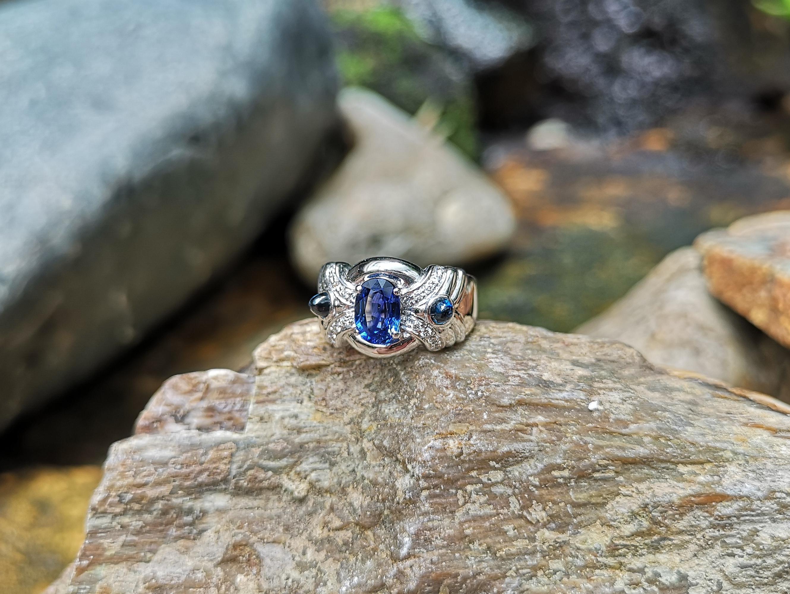 Blue Sapphire with Diamond and Cabochon Blue Sapphire Ring 18 Karat White Gold For Sale 3