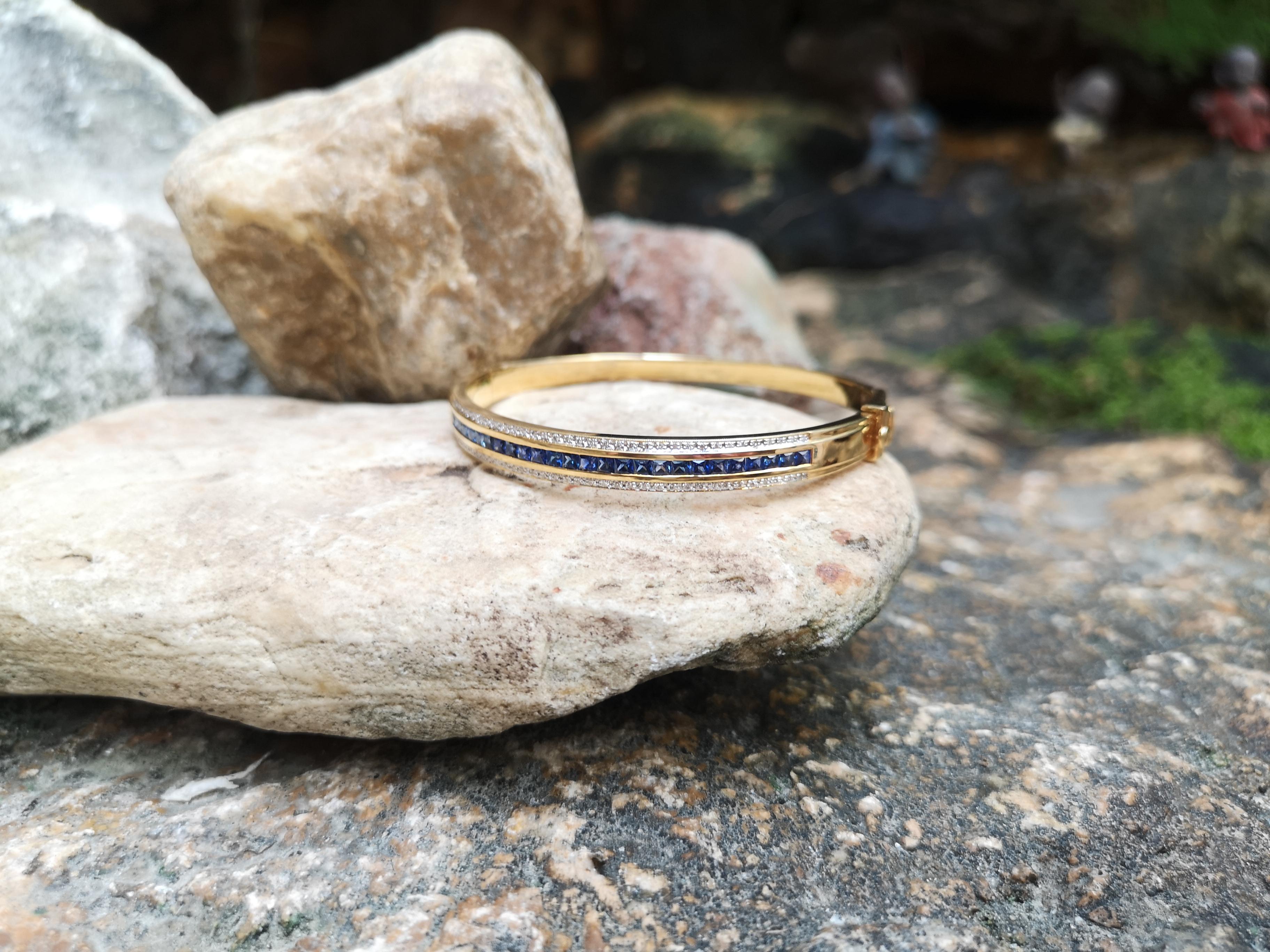 Blauer Saphir mit Diamant-Armreif in 18 Karat Goldfassungen gefasst für Damen oder Herren im Angebot