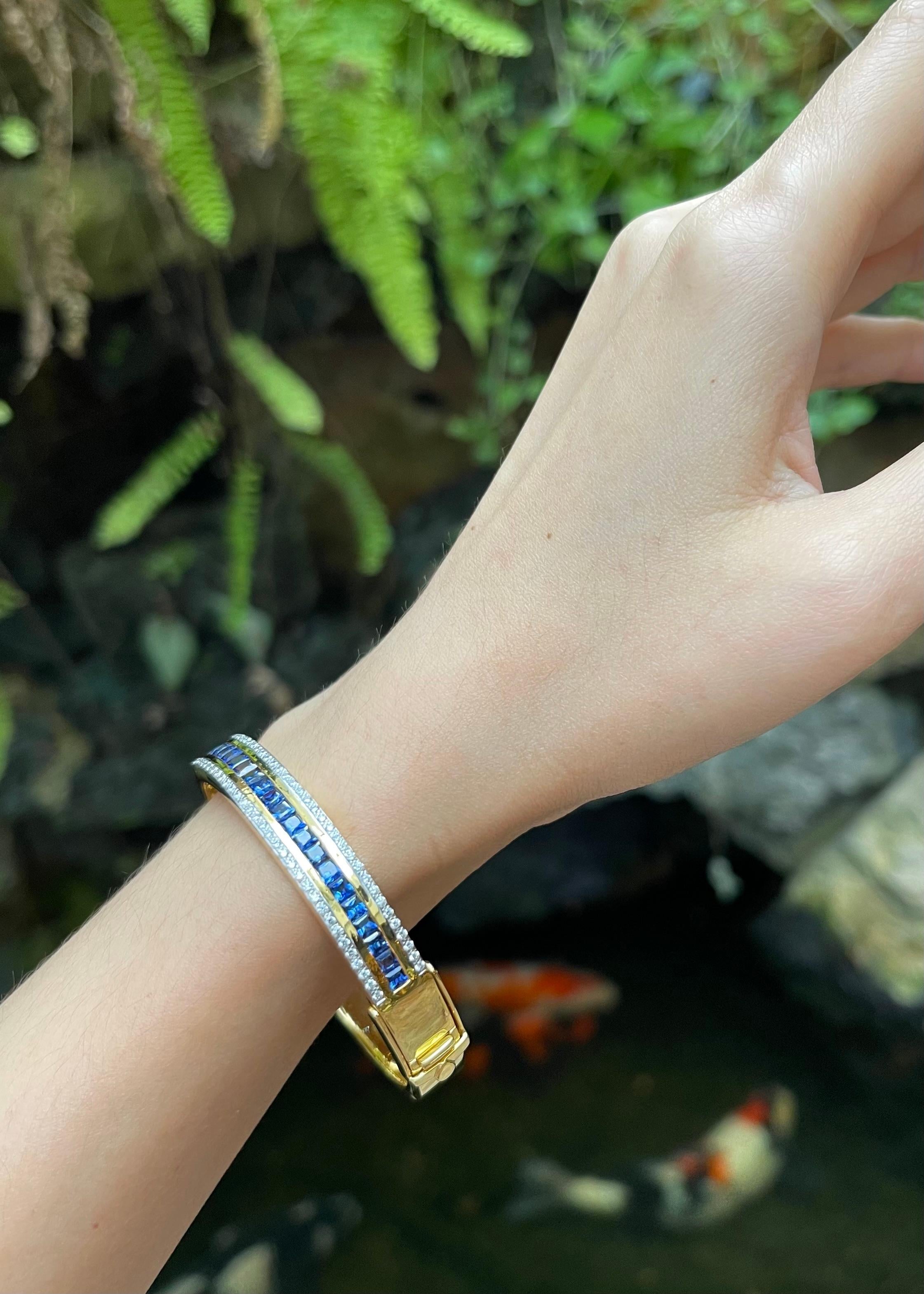 Blauer Saphir mit Diamant-Armreif in 18K Gold-Fassung (Zeitgenössisch) im Angebot