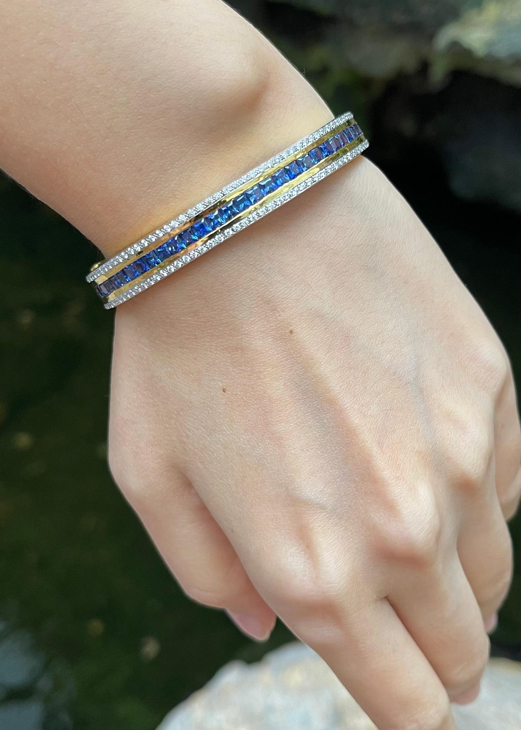 Blauer Saphir mit Diamant-Armreif in 18K Gold-Fassung im Zustand „Neu“ im Angebot in Bangkok, TH