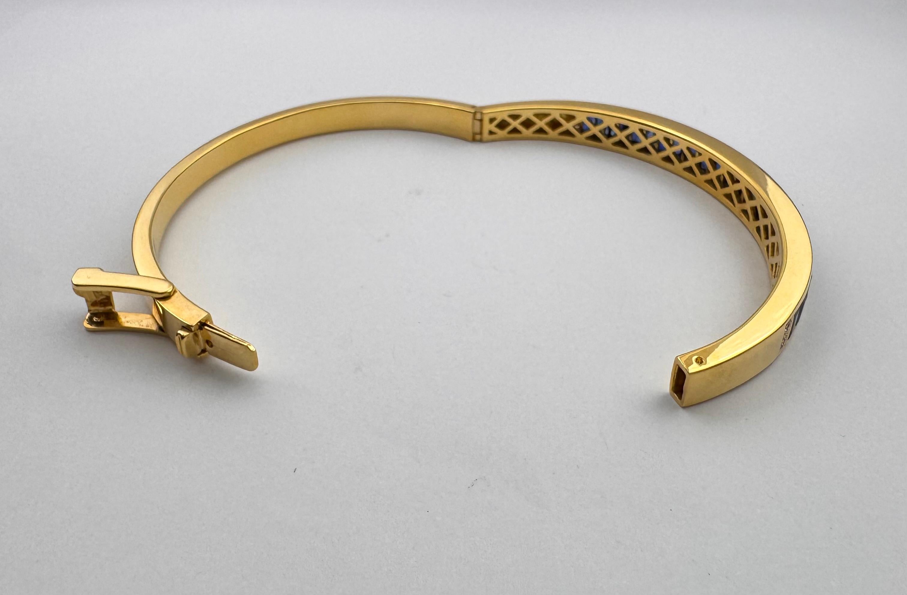 Blue Sapphire with Diamond Bangle set in 18K Gold Setting in vendita 3