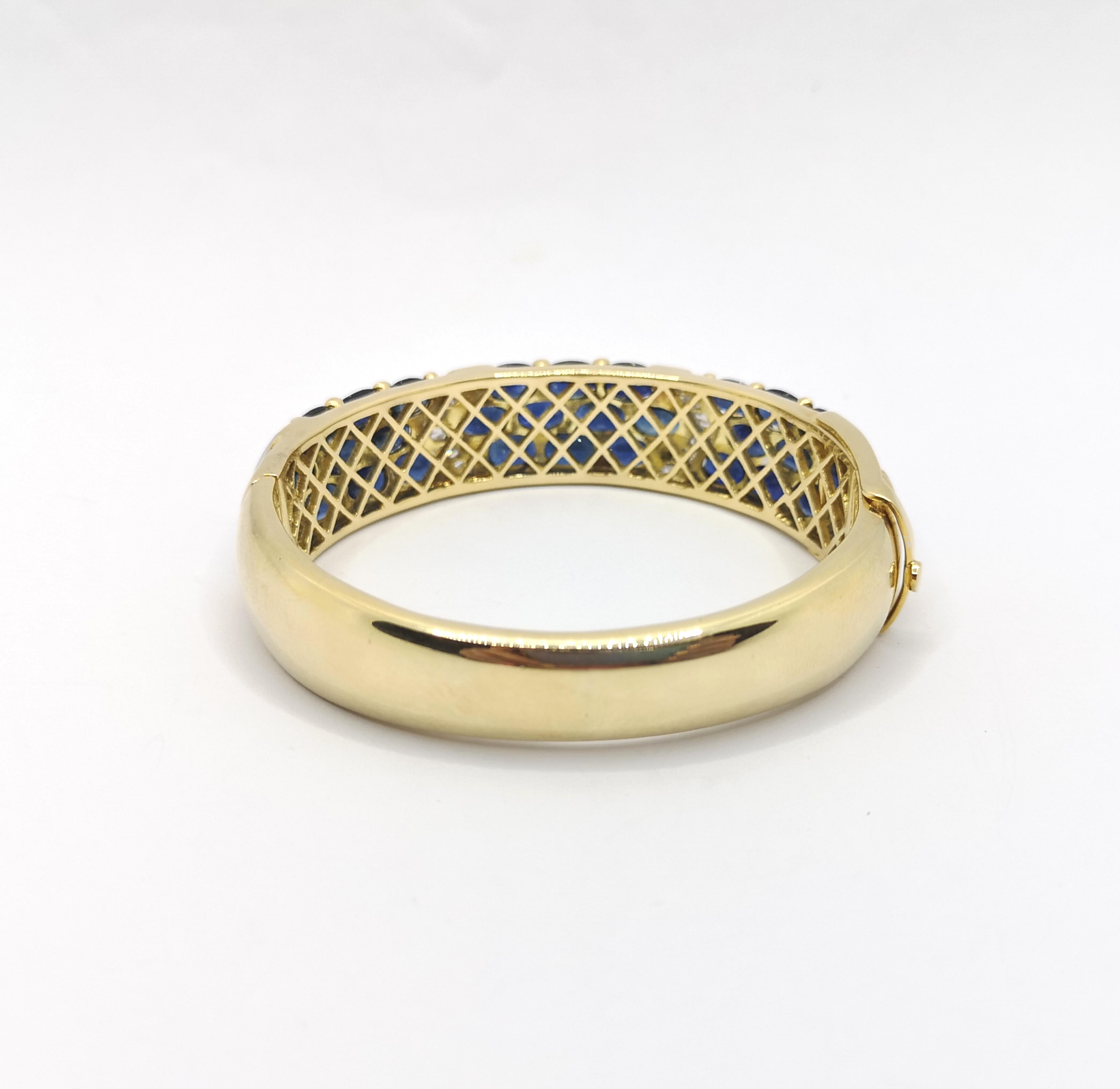 Armreif mit blauem Saphir und Diamant in 18 Karat Goldfassungen gefasst im Angebot 8