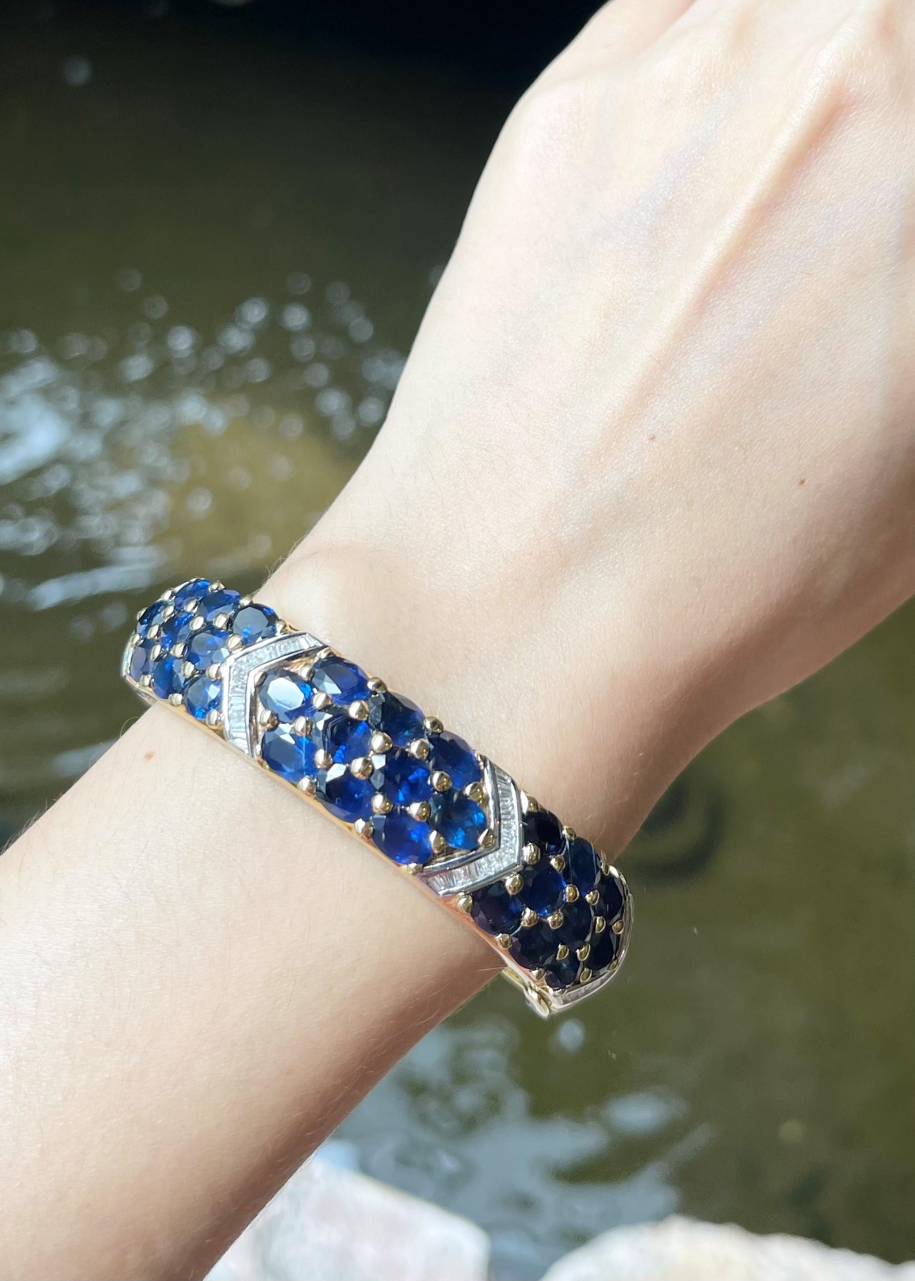 Blauer Saphir 27,08 Karat mit Diamant 1,21 Karat Armreif in 18K Goldfassung

Breite:  1.5 cm 
Durchmesser: 6.0 cm
Gesamtgewicht: 69,24 Gramm

