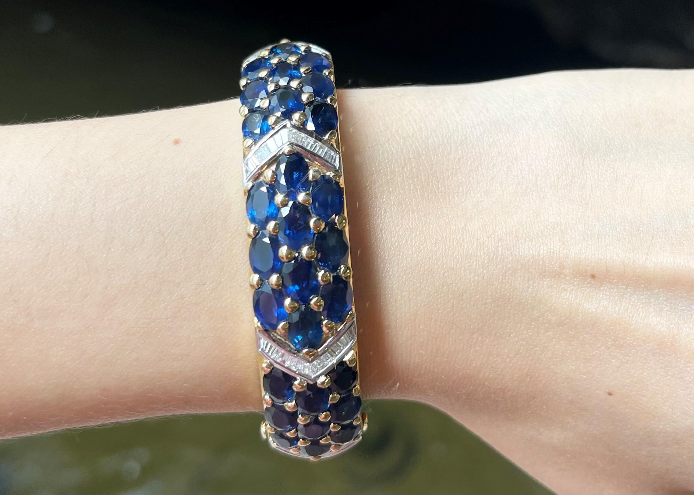 Armreif mit blauem Saphir und Diamant in 18 Karat Goldfassungen gefasst Damen im Angebot