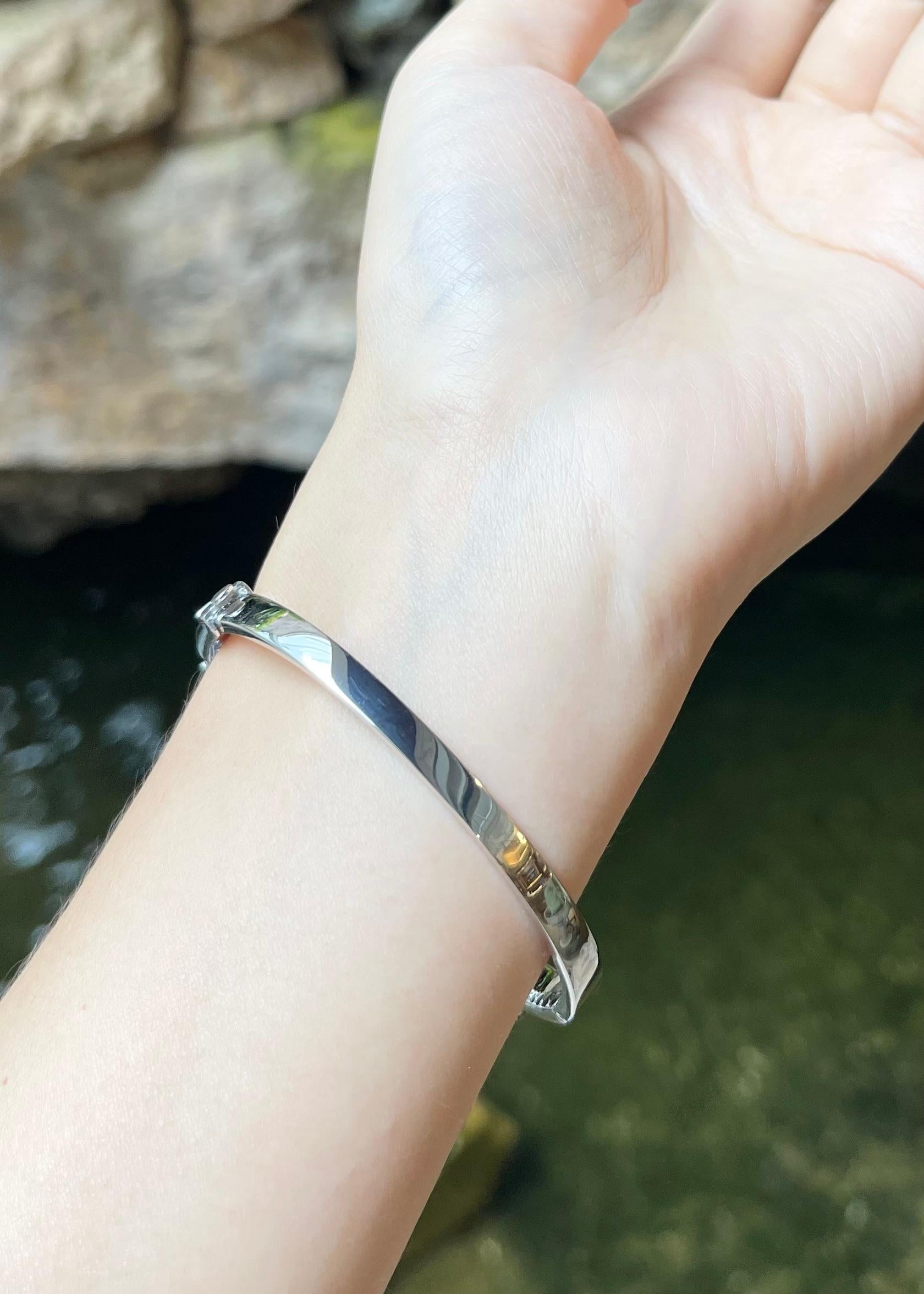 Taglio ovale Bracciale con zaffiro blu e diamanti con montatura in oro bianco 18 carati in vendita