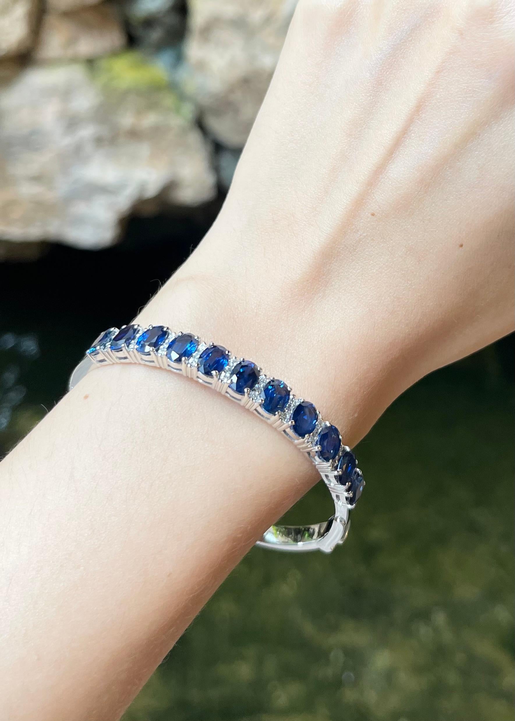 Bracciale con zaffiro blu e diamanti con montatura in oro bianco 18 carati In condizioni Nuovo in vendita a Bangkok, TH