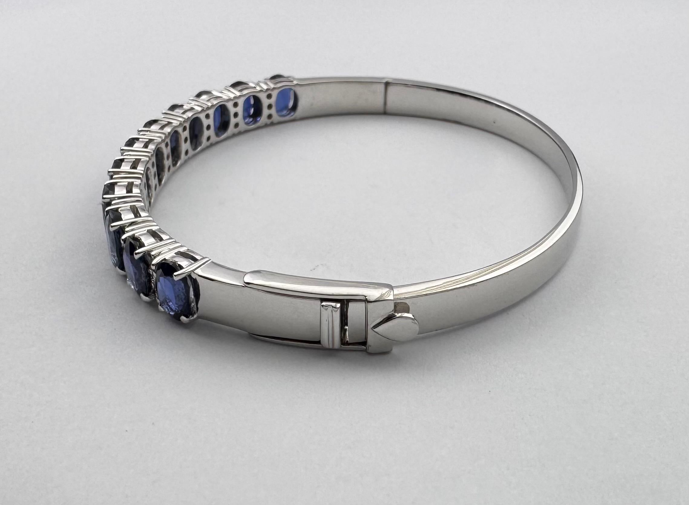 Bracciale con zaffiro blu e diamanti con montatura in oro bianco 18 carati in vendita 3