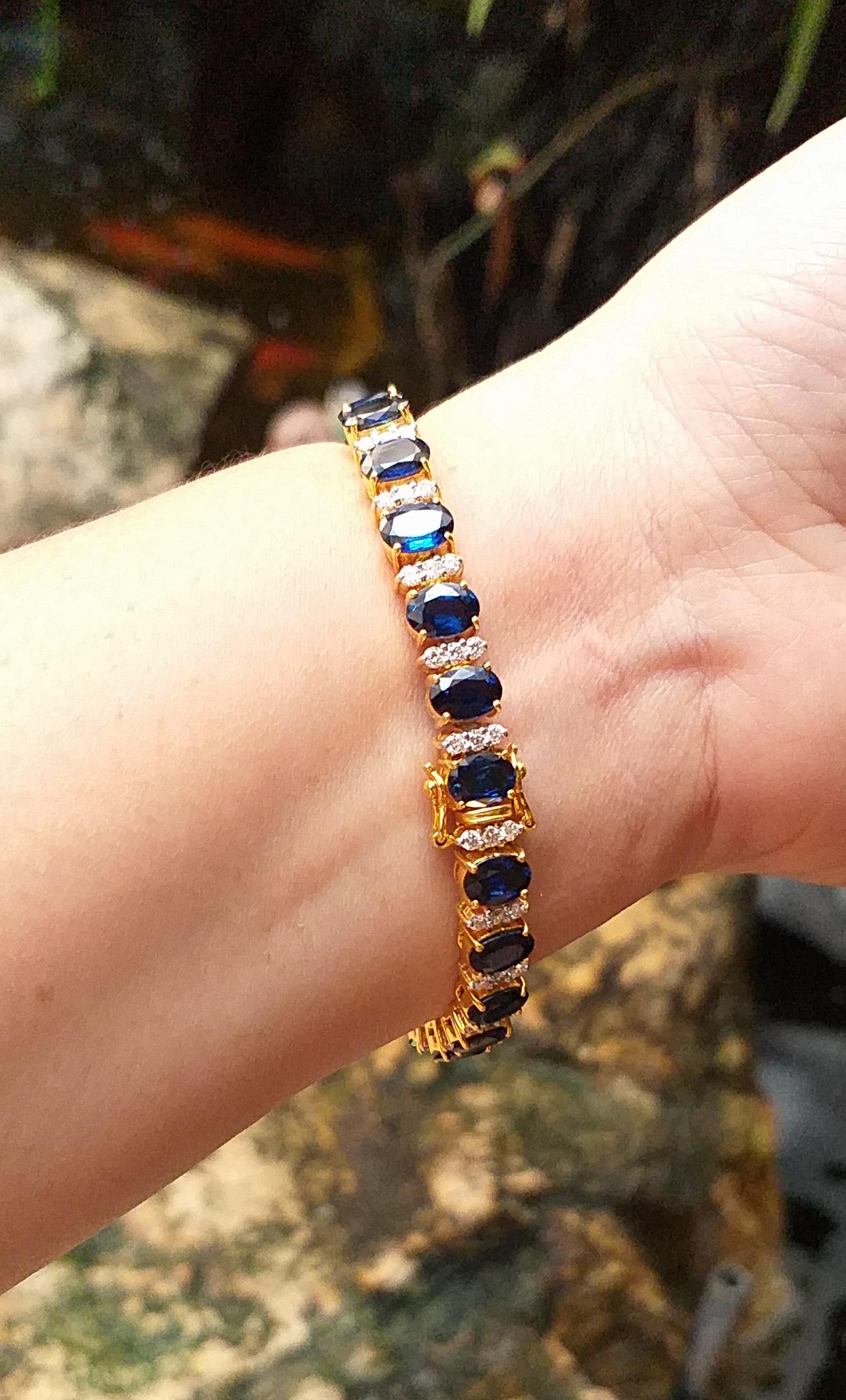 Oval Cut Blue Sapphire with Diamond Bracelet Set in 18 Karat Gold Settings For Sale