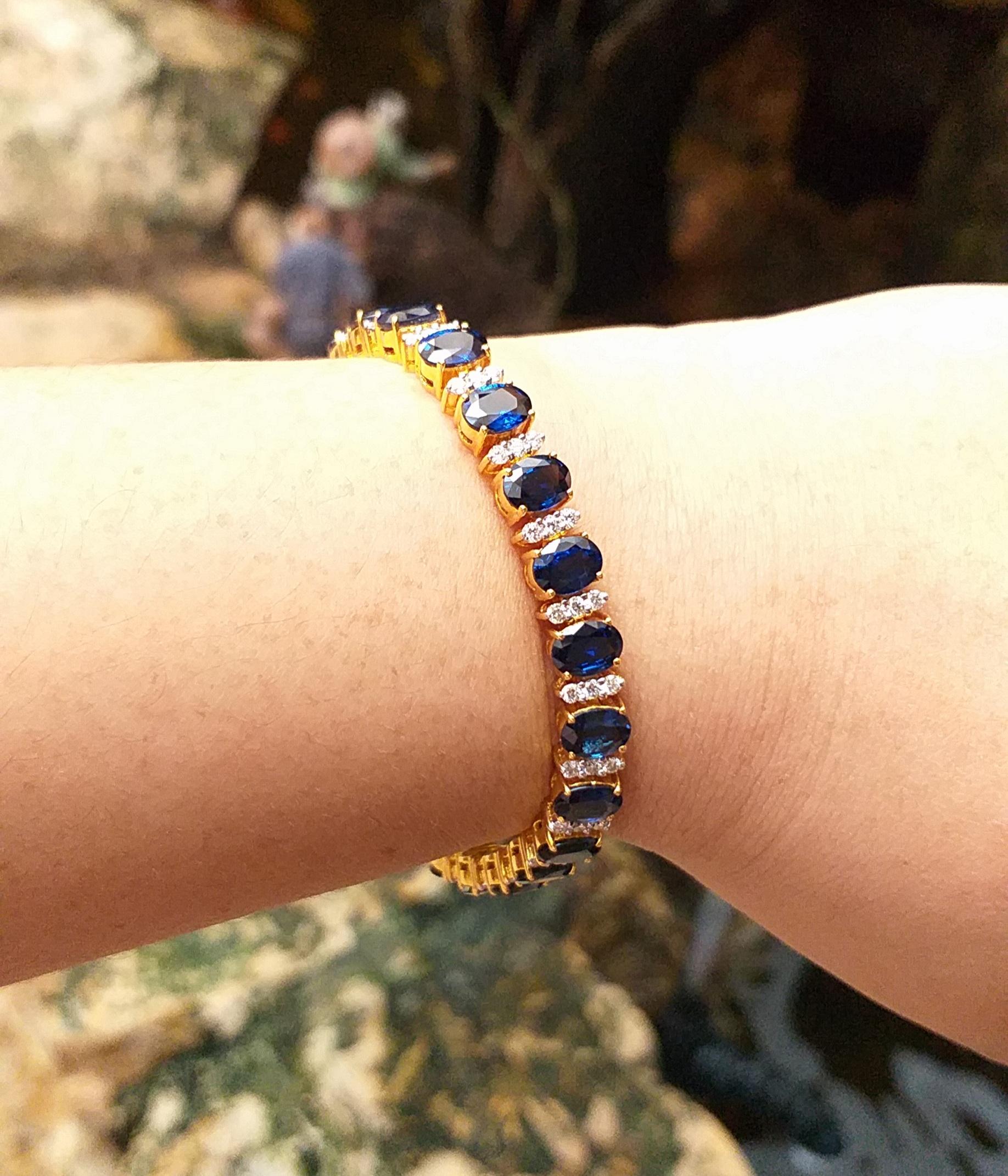 Blue Sapphire with Diamond Bracelet Set in 18 Karat Gold Settings For Sale 1