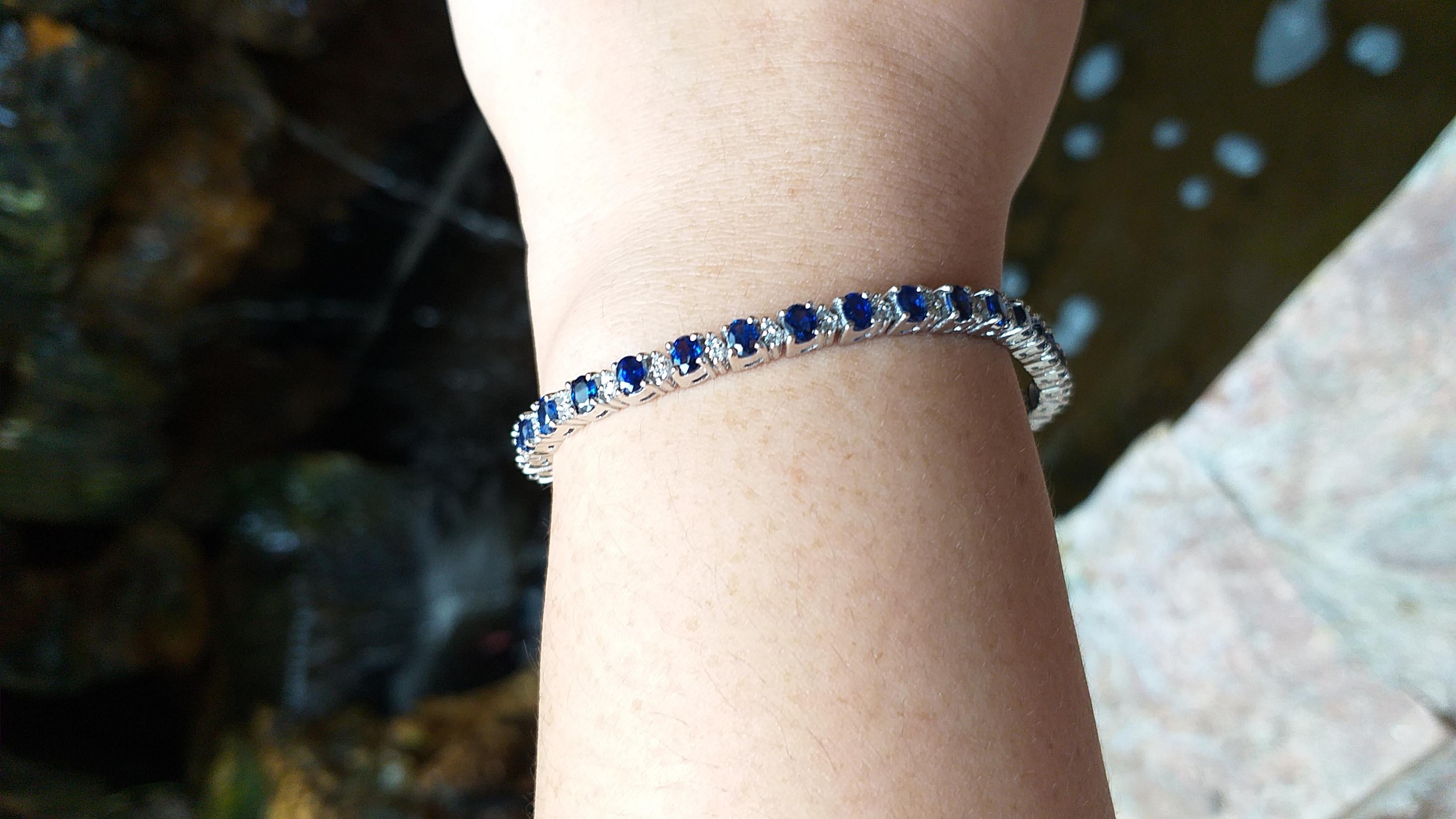 Oval Cut Blue Sapphire with Diamond Bracelet set in 18 Karat White Gold Settings For Sale