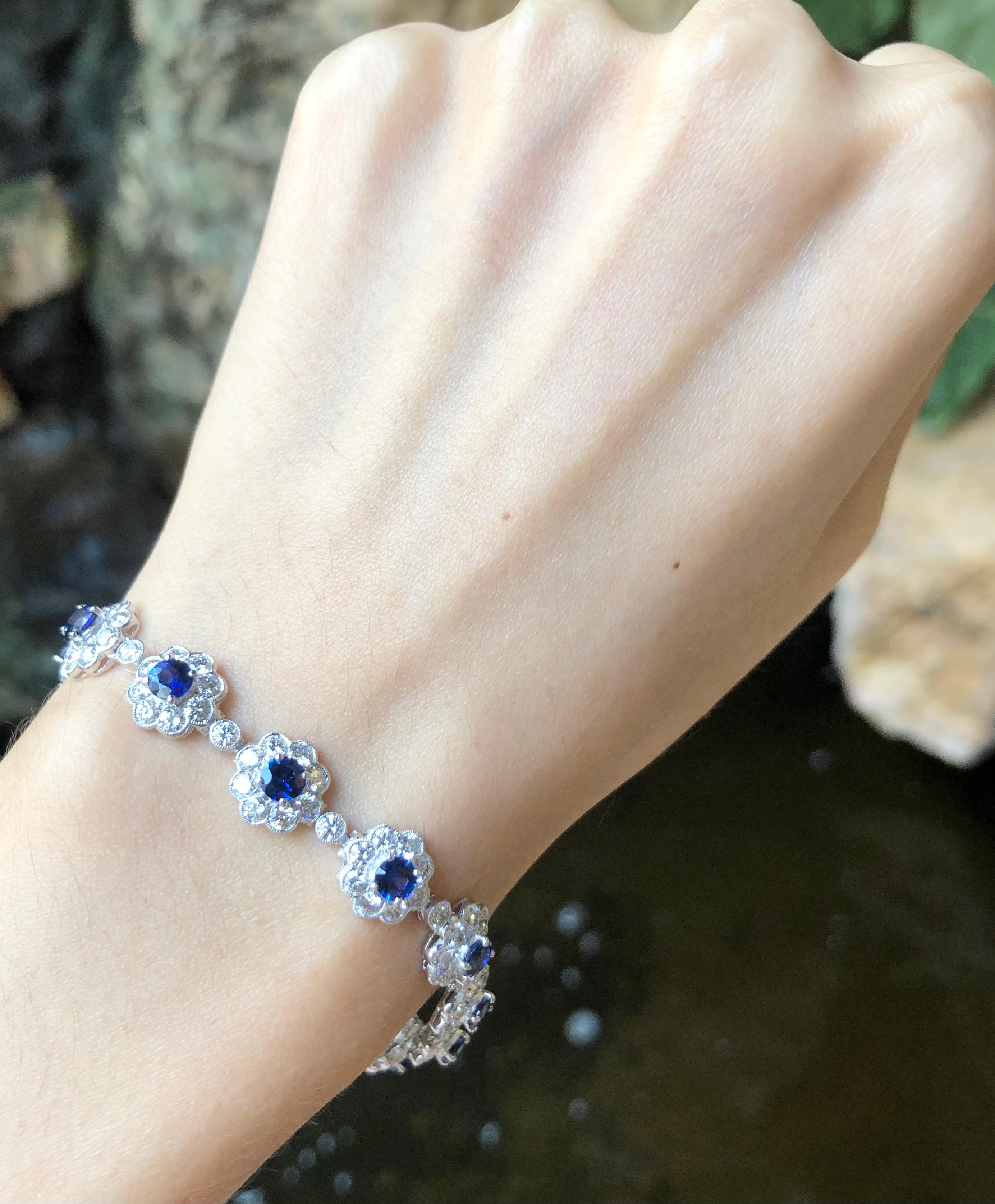 Round Cut Blue Sapphire with Diamond Bracelet Set in 18 Karat White Gold Settings For Sale