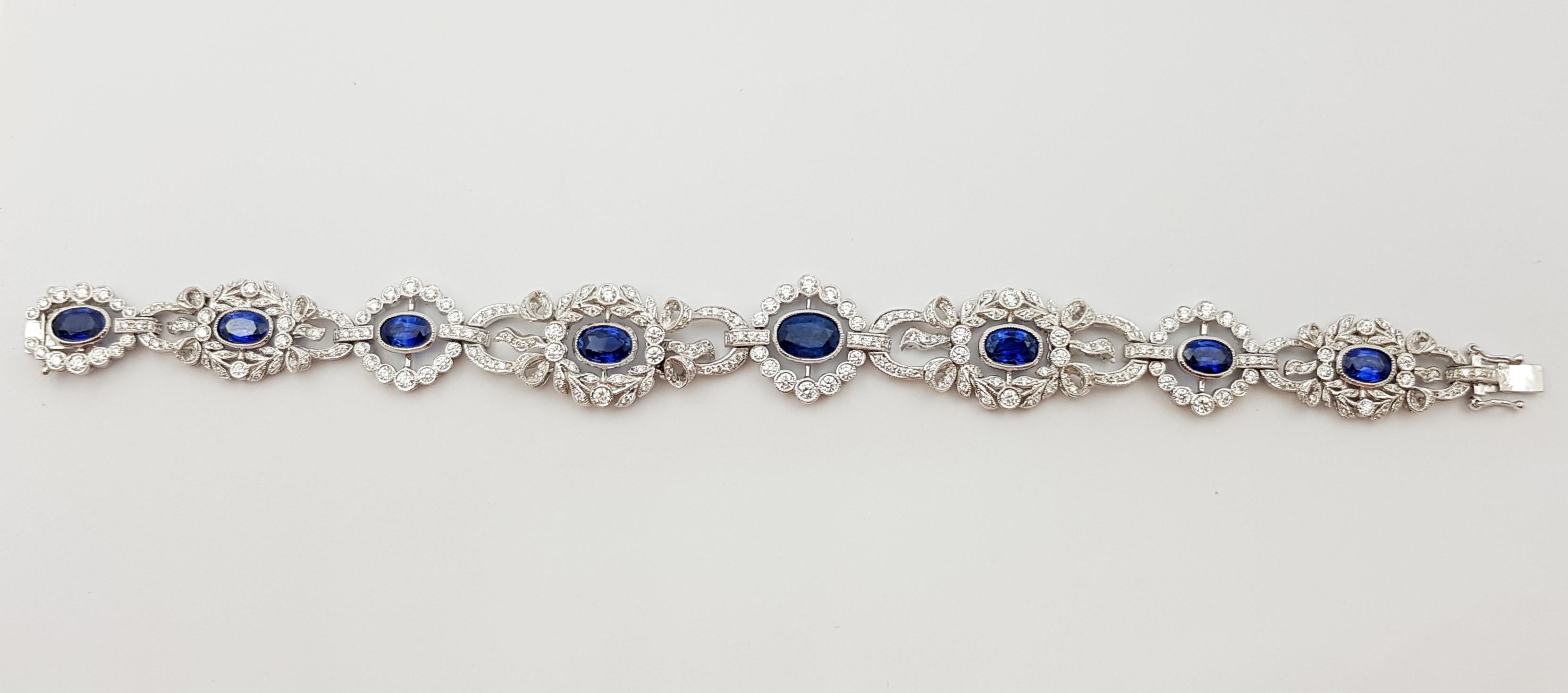  Blue Sapphire with Diamond Bracelet set in 18 Karat White Gold Settings In New Condition For Sale In Bangkok, TH