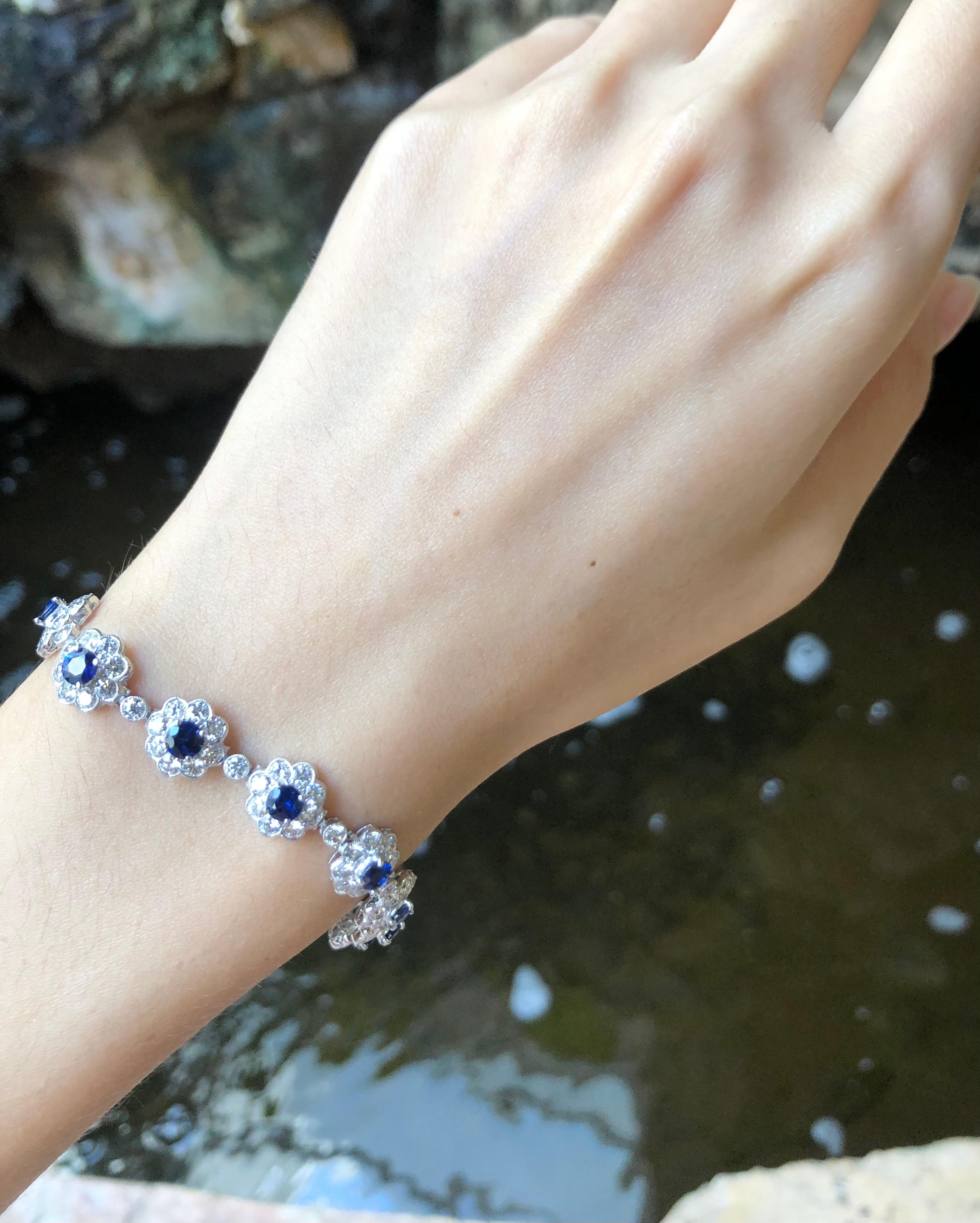 Women's Blue Sapphire with Diamond Bracelet Set in 18 Karat White Gold Settings For Sale